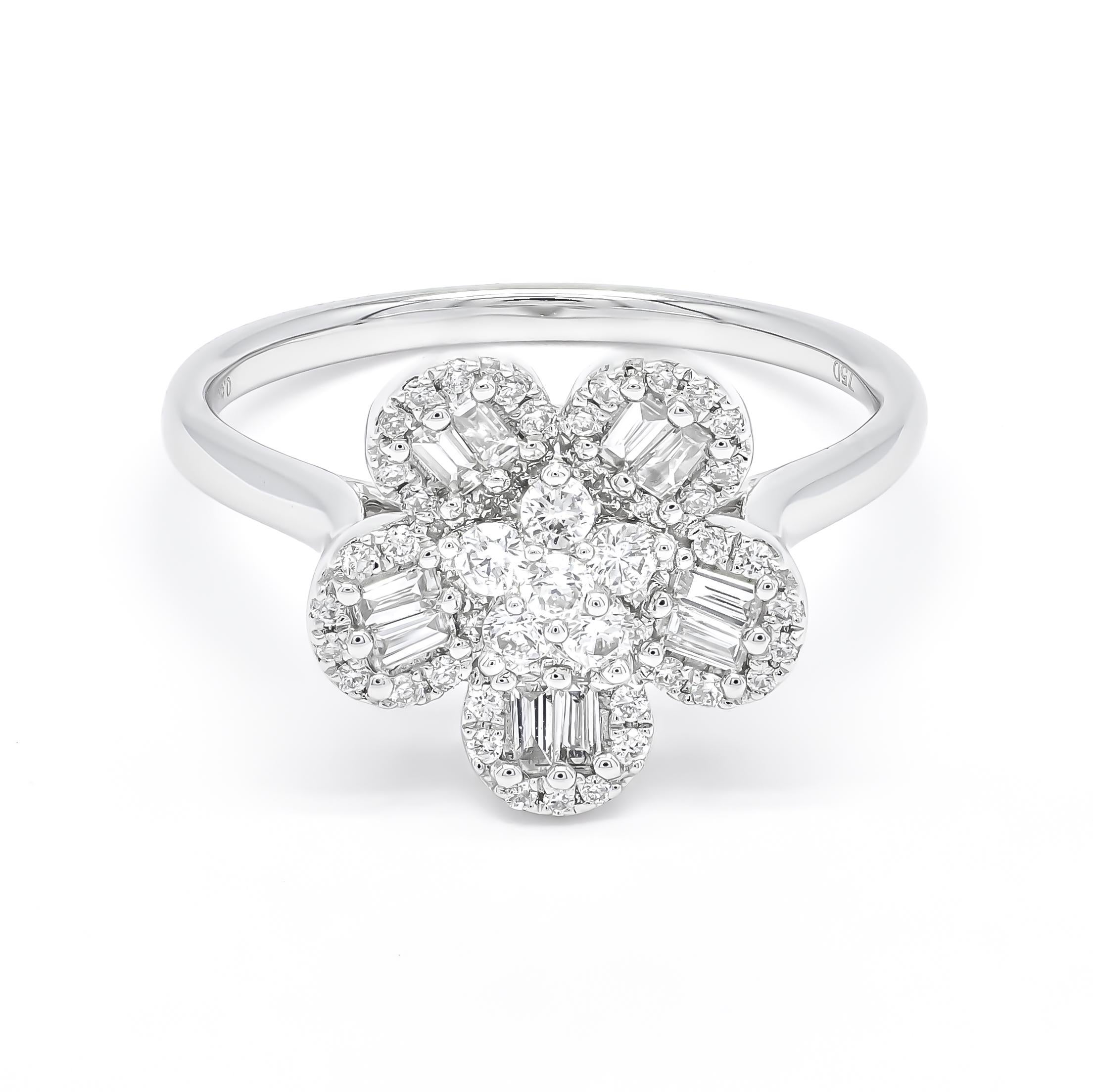 En vente :  Bague fantaisie en or blanc 18 carats avec diamants naturels R072471 et grappe de fleurs Rin 6