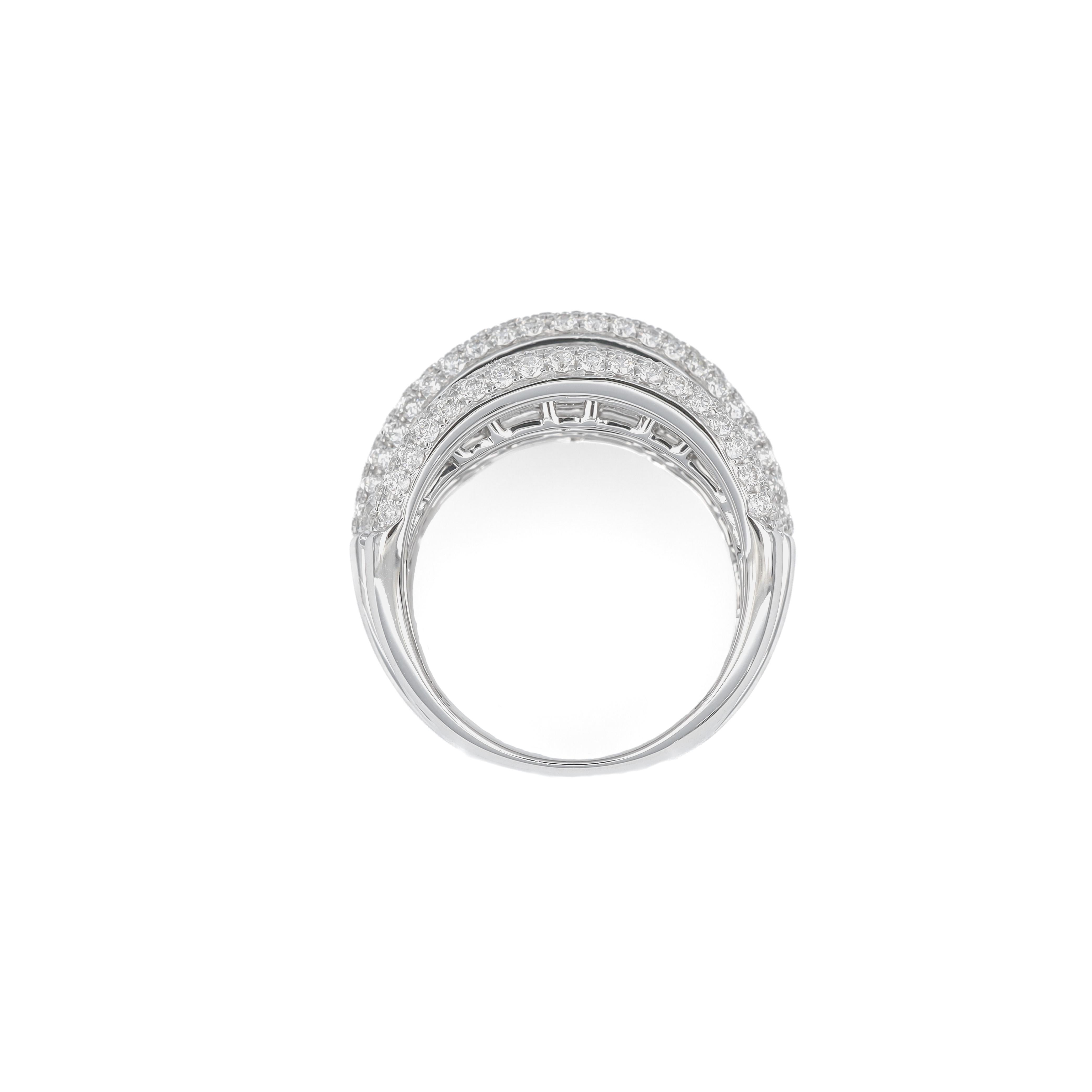 Behold the epitome of elegance and sophistication captured in this extraordinary white gold ring. A masterpiece born from the ingenuity of jewelry design, it stands as a testament to the pinnacle of craftsmanship and artistic finesse.

Crafted