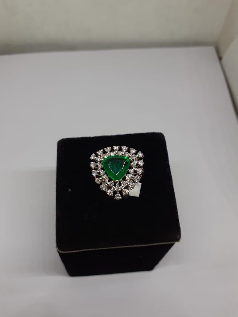 Natural diamond ring in 18k gold In New Condition For Sale In jaipur, IN