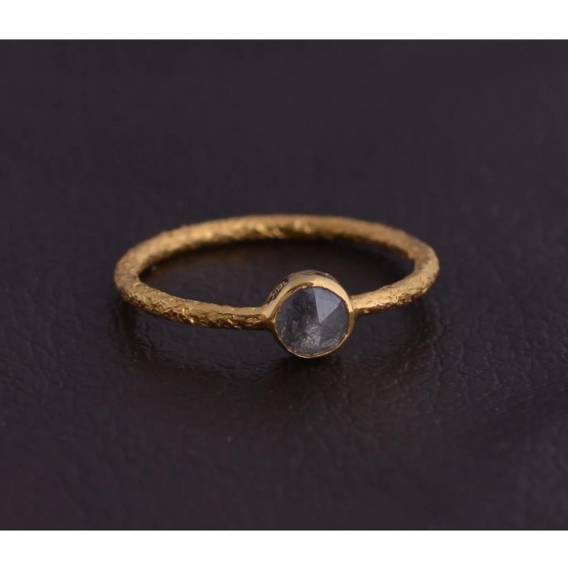 Natural diamond ring in 18k gold For Sale 3