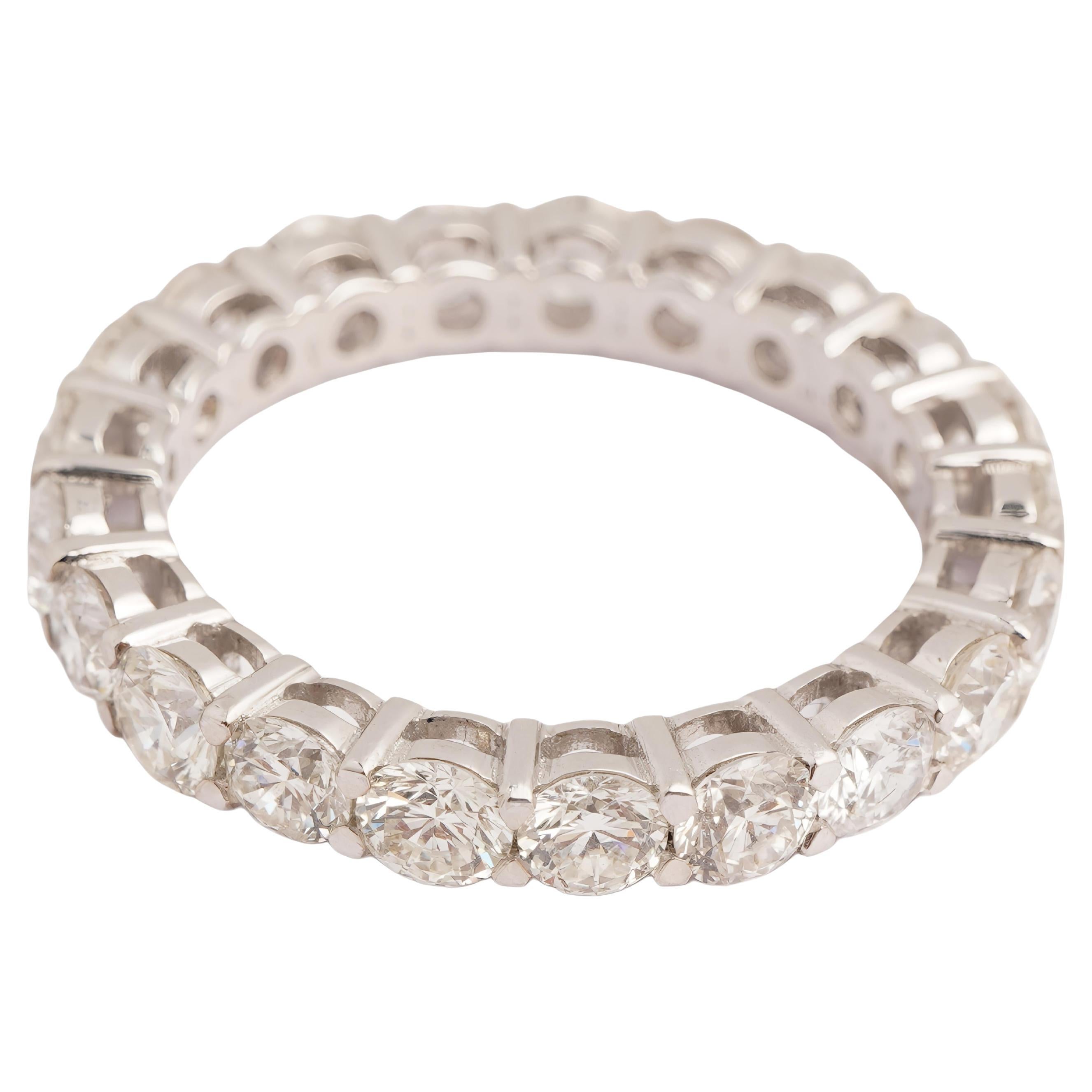 Natural diamond ring in 18k gold