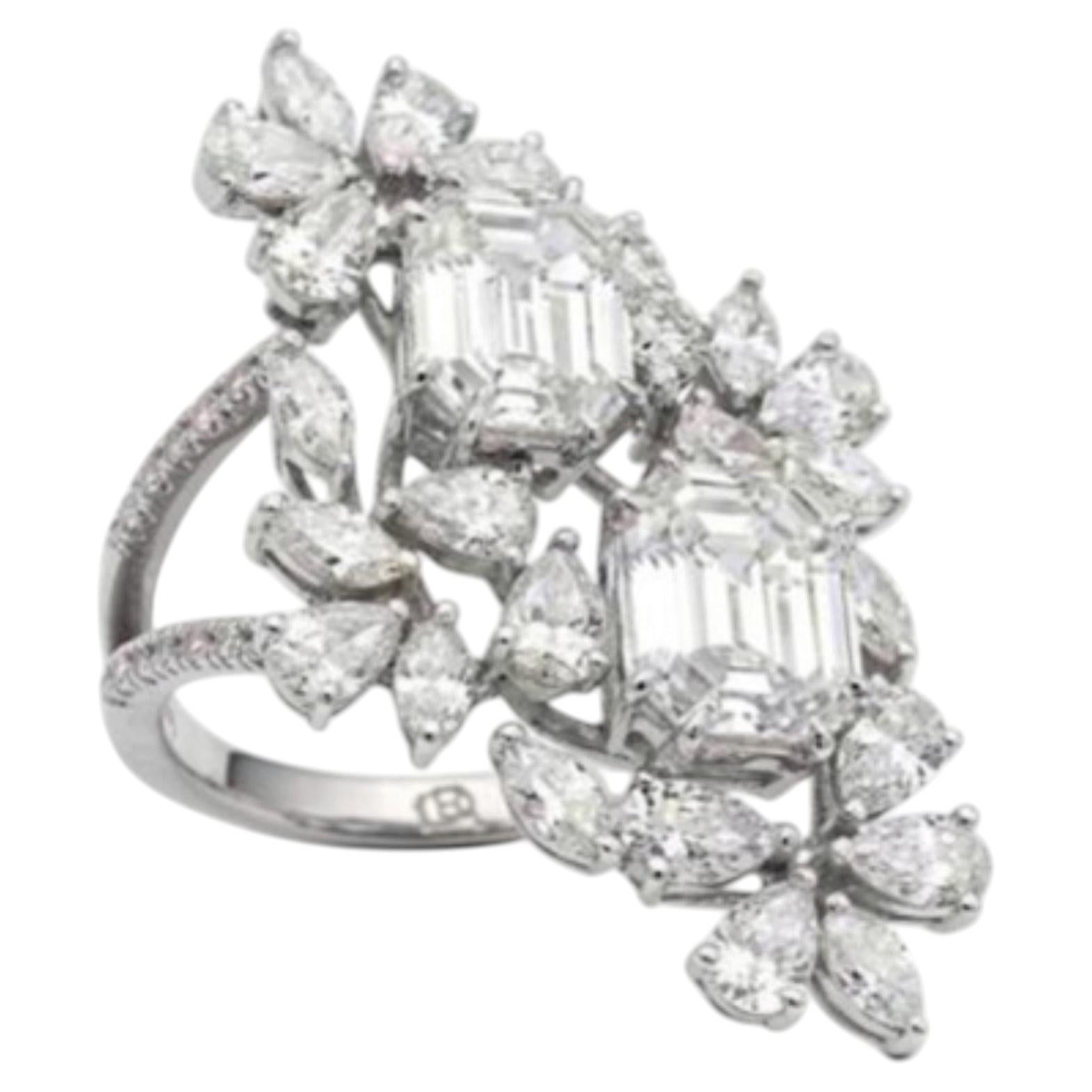Natural Diamond and Baguette Ring in 18K Gold, 2.73ct, India
