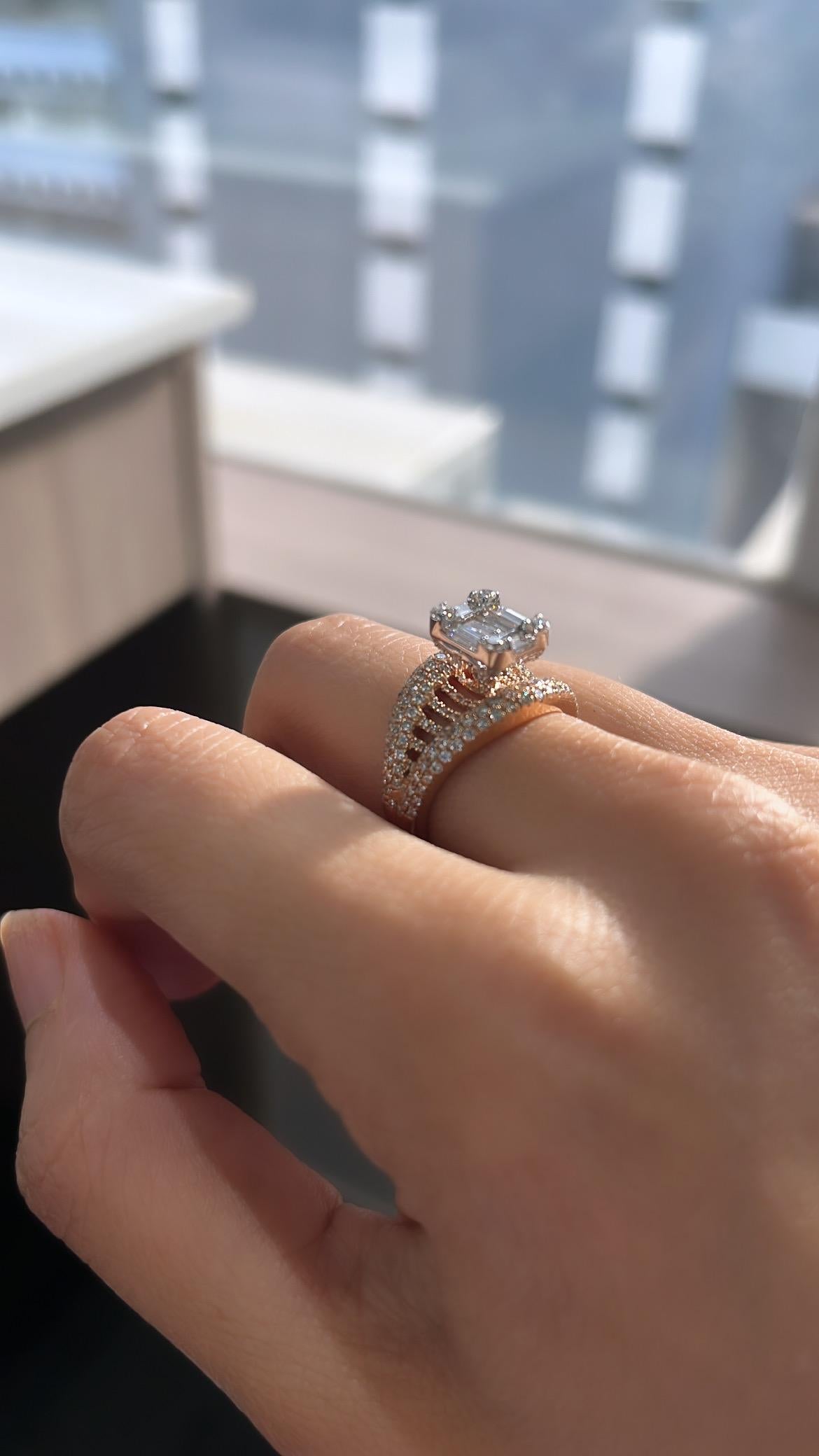 Natural Diamond Ring Set in 18 Karat Gold For Sale 2