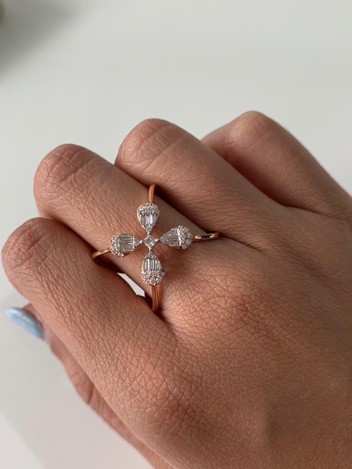 Anillo de Diamantes Naturales en Oro de 18 Kilates Corte baguette en venta