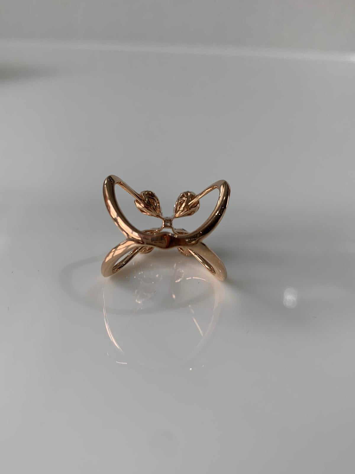 Natural Diamond Ring Set in 18 Karat Gold For Sale 2