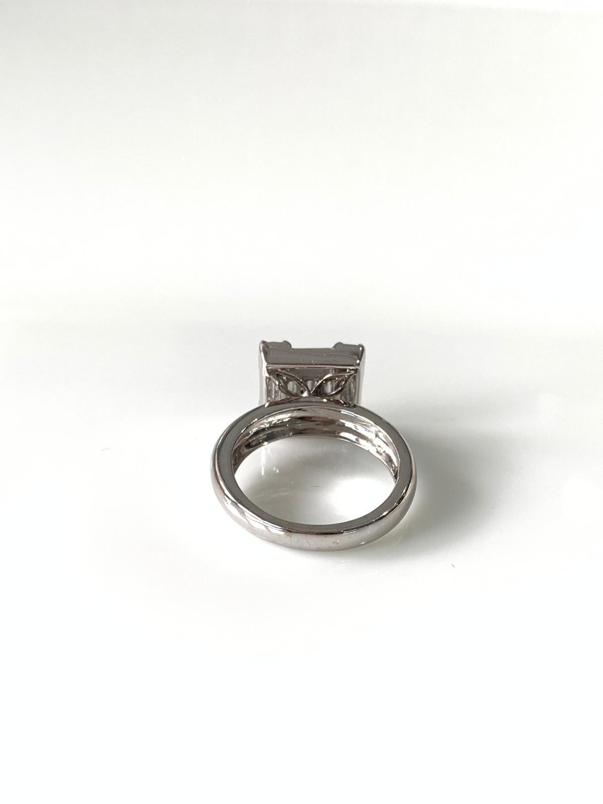 Bague en or 18 carats sertie de diamants naturels en vente 3