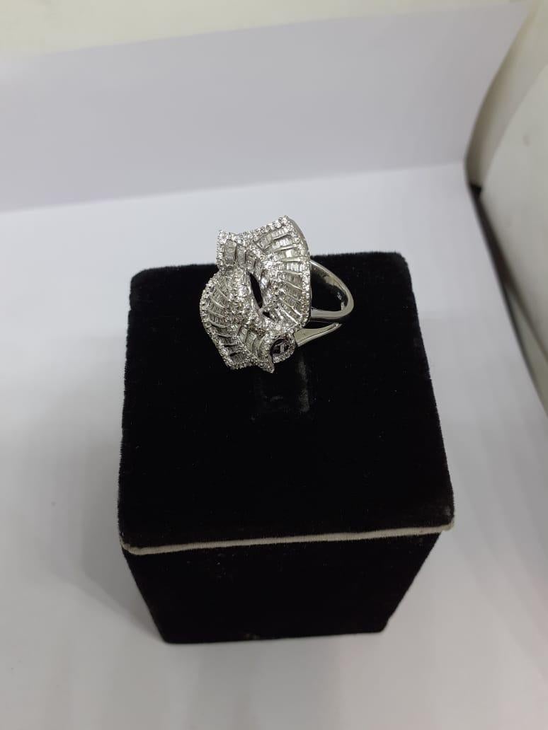 Mixed Cut Natural Diamond Ring with 1.65 Carats Diamond in 18k Gold For Sale