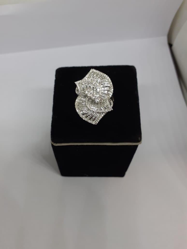 Natural Diamond Ring with 23.88cts Diamond with in 18k Gold In New Condition For Sale In jaipur, IN