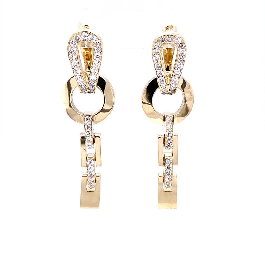 Boucles d'oreilles pendantes en or jaune 14K avec diamant naturel taillé en rond

Ces boucles d'oreilles à la fois classiques et très tendance viendront à coup sûr compléter votre collection d'accessoires !  Il y a 66 diamants taillés en rond qui