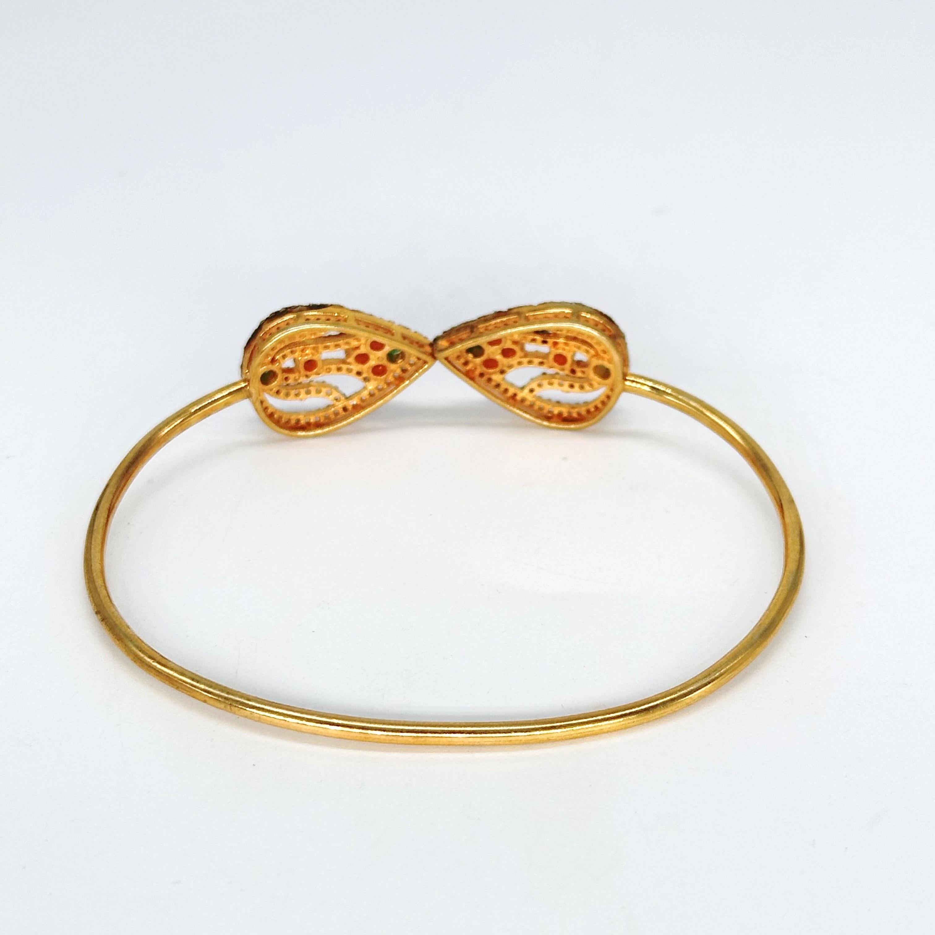 Offenes natürliches Diamant-Rubin-Smaragd-Manschettenarmband aus 18k vergoldetem Silber für Damen oder Herren im Angebot