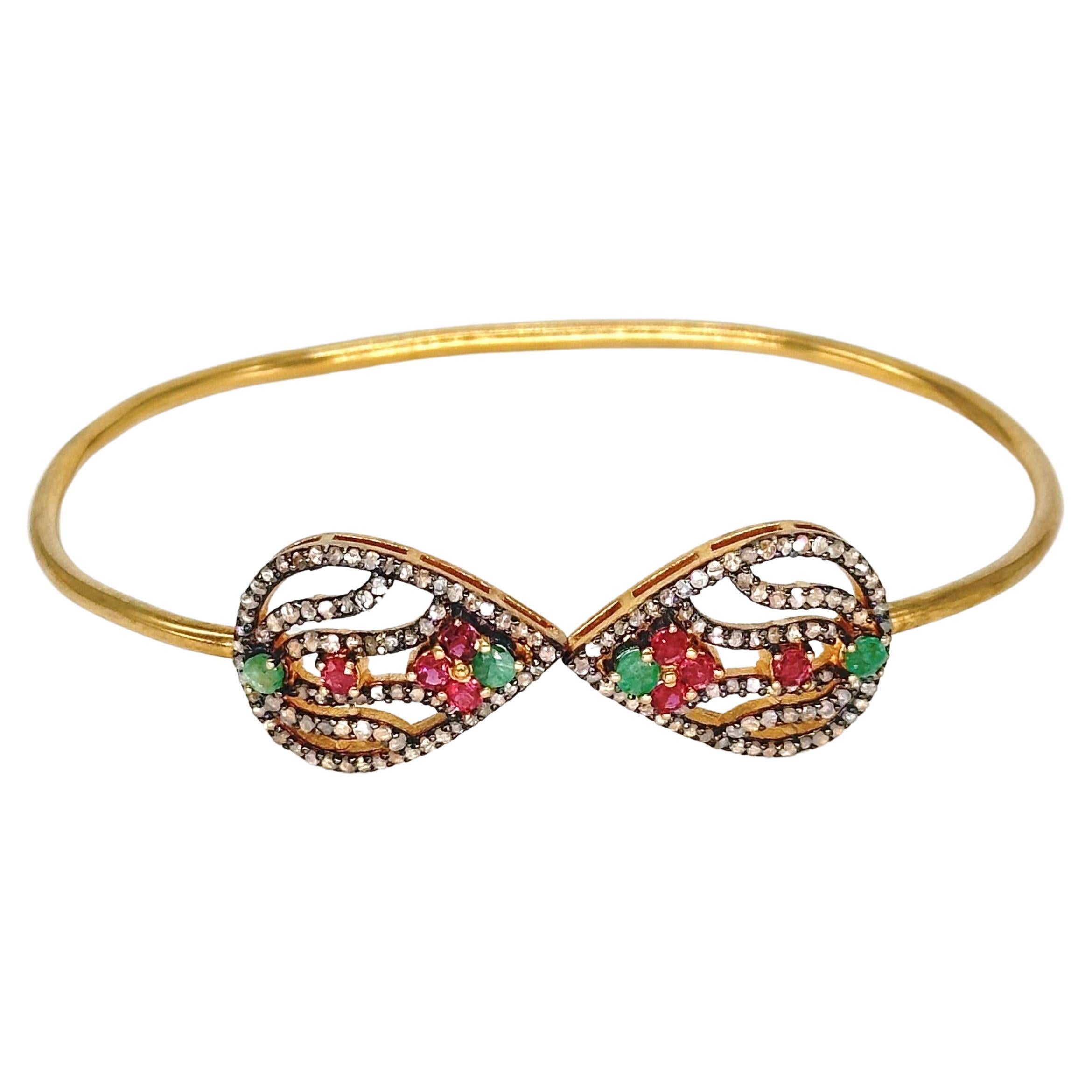 Offenes natürliches Diamant-Rubin-Smaragd-Manschettenarmband aus 18k vergoldetem Silber im Angebot