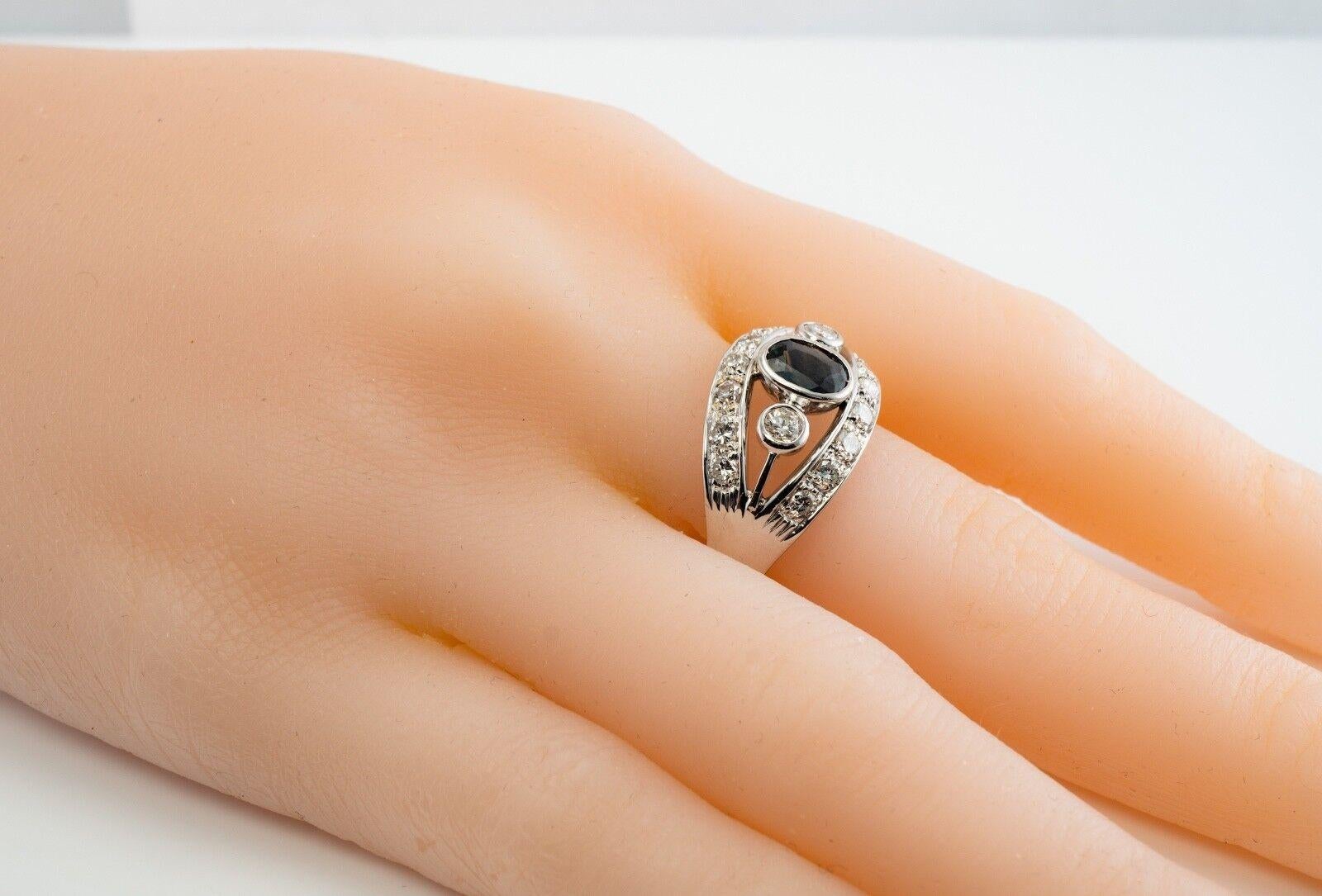 Anello con diamante naturale e zaffiro in oro bianco 18K in vendita 7