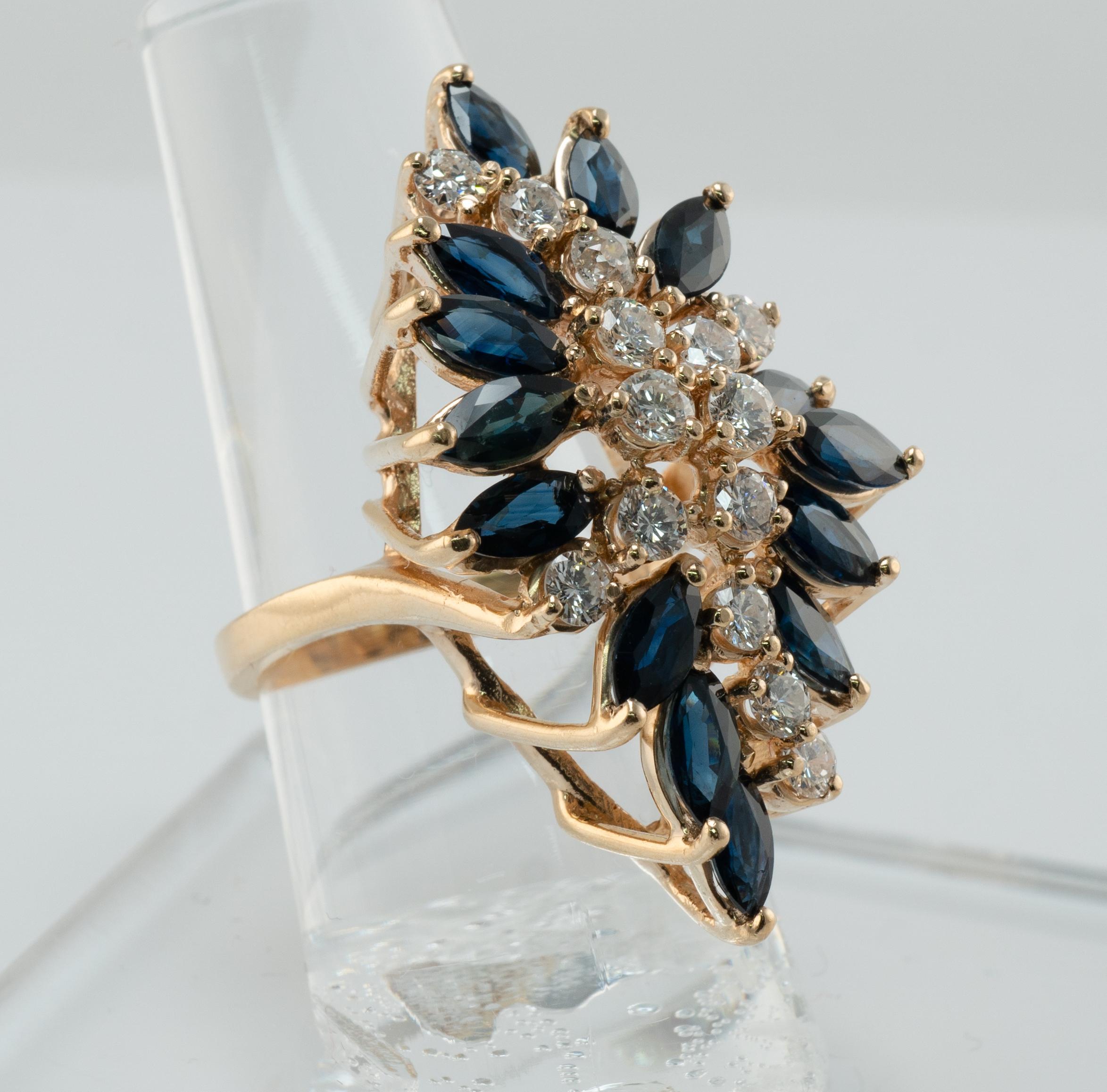 Anillo Zafiro Diamante Natural Flor Vintage Oro 14K Cocktail Cascada

Este precioso anillo vintage está finamente elaborado en oro amarillo macizo de 14 quilates y engastado con zafiros y diamantes auténticos extraídos de la Tierra.
14 zafiros talla