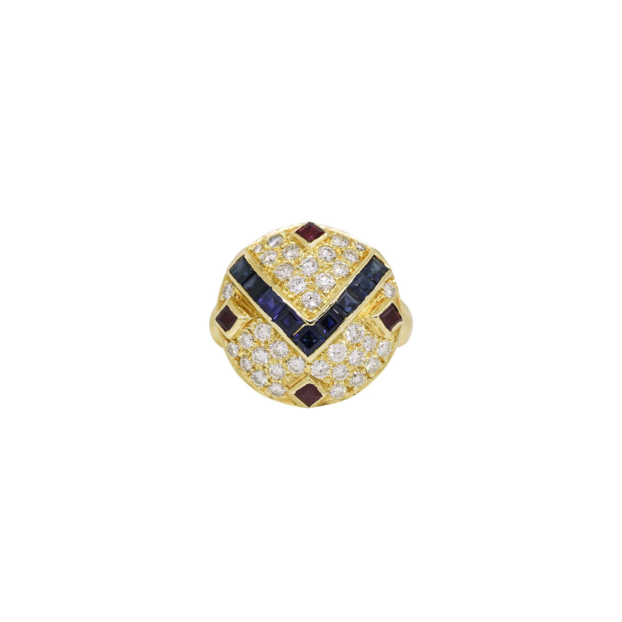 Donna Anello Art Deco 18 carati con diamanti naturali, zaffiri e rubini In magazzino in vendita