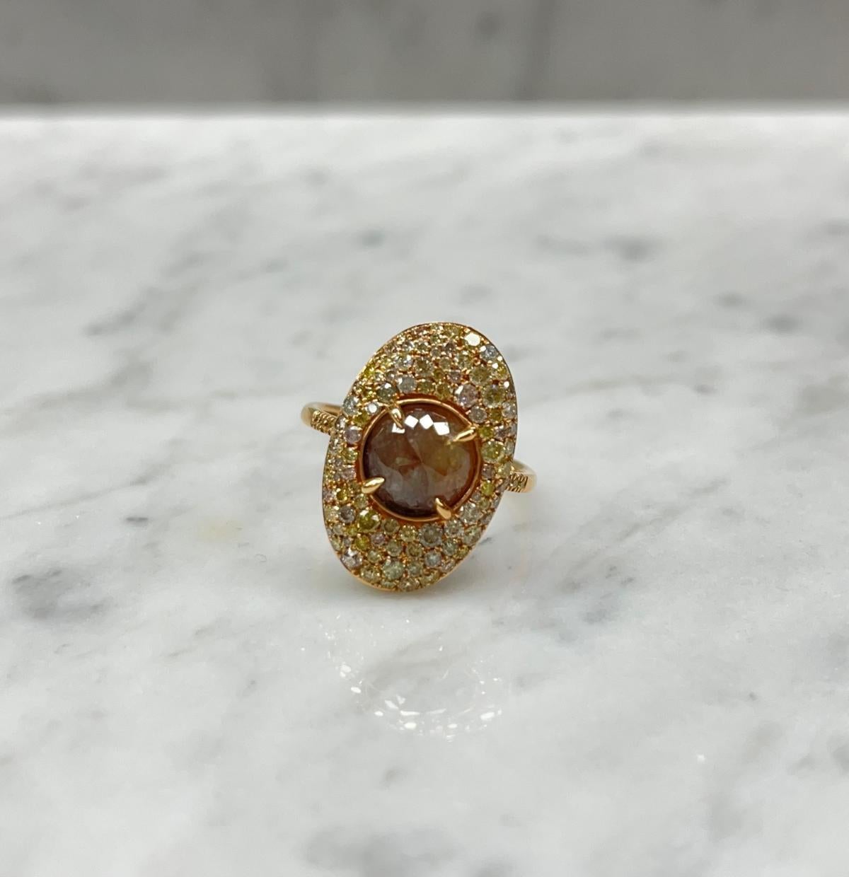 A comfortable cocktail ring! Sits low to the finger. Big but not to big.
Wear on an index finger and wear together with lots of other rings to give a great stacking look