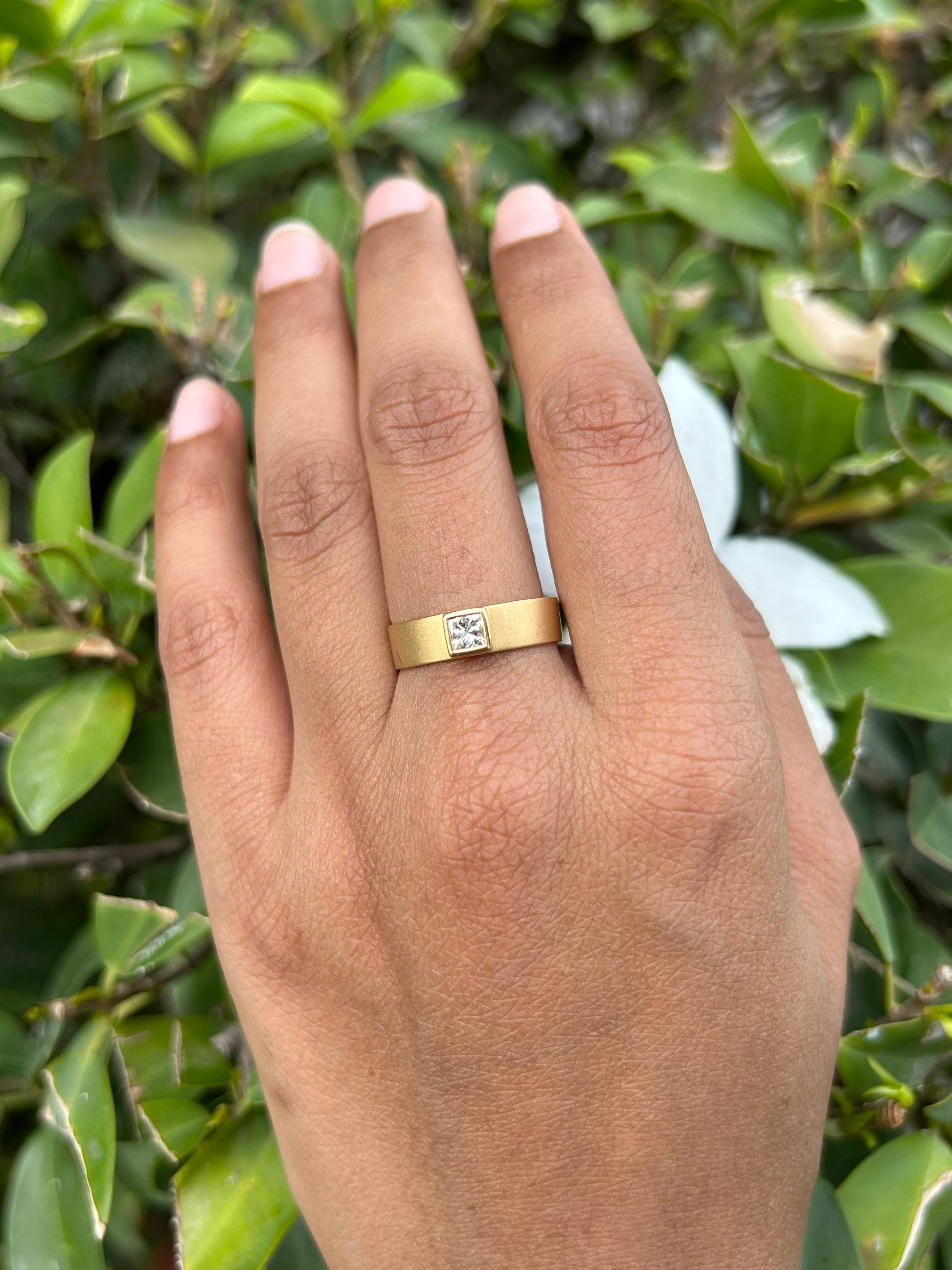For Sale:  Unisex Princess Cut Diamond Engagement Ring in 18k Solid Yellow Gold 10