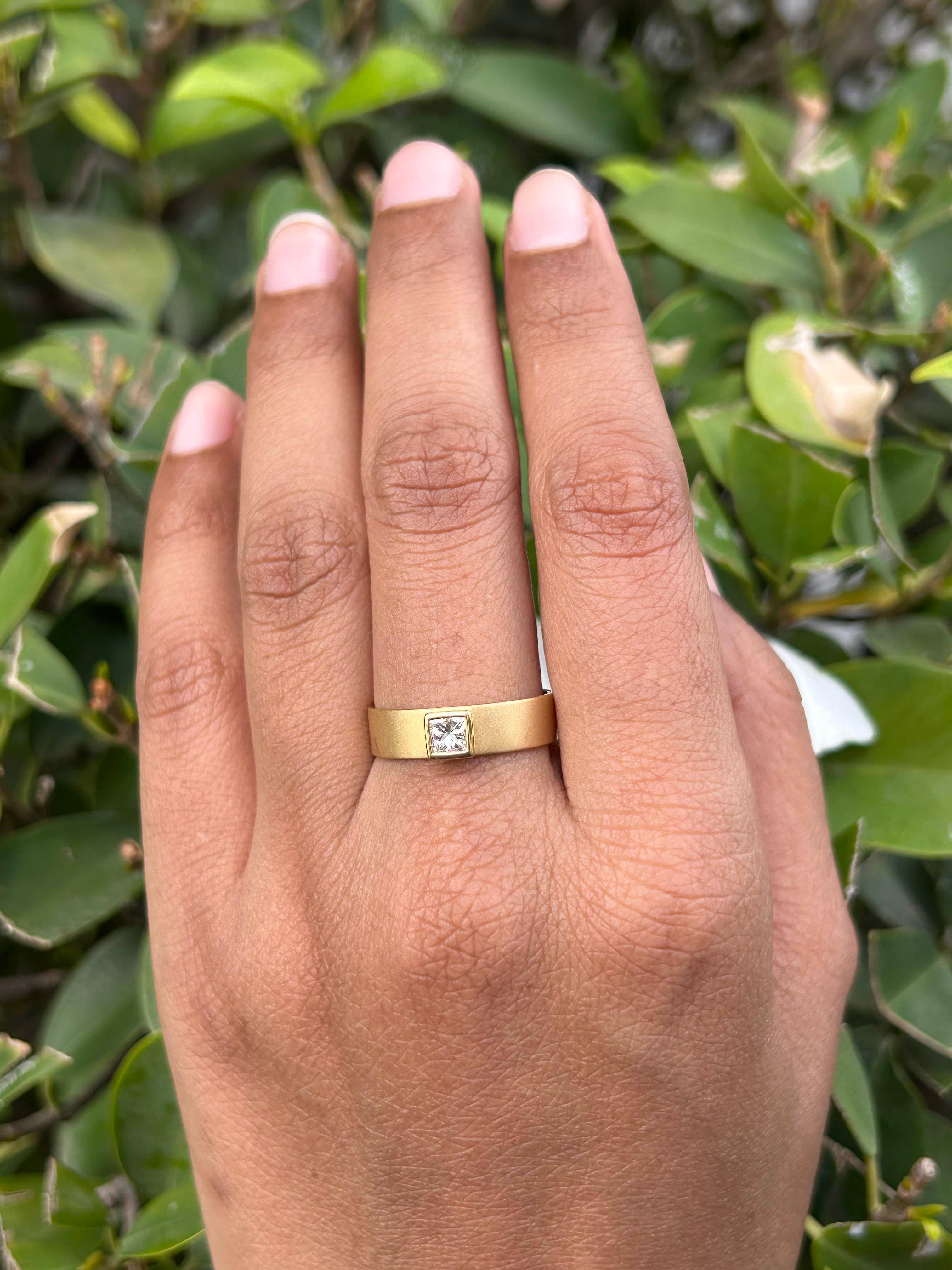 For Sale:  Unisex Princess Cut Diamond Solitaire Ring 18k Solid Yellow Gold Diamond Ring 2