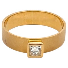 Unisex Solitär-Ring aus massivem Gelbgold mit Diamant im Prinzessinnenschliff 18k