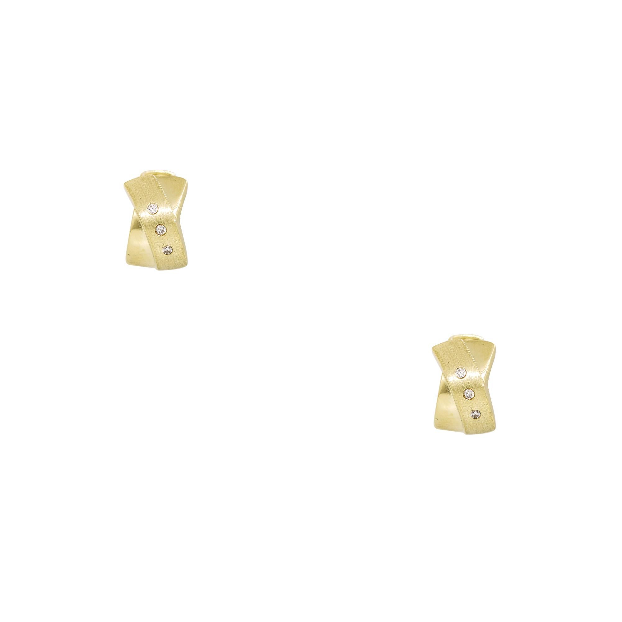 Boucles d'oreilles Huggie en or 14 carats et diamants naturels Excellent état - En vente à Boca Raton, FL