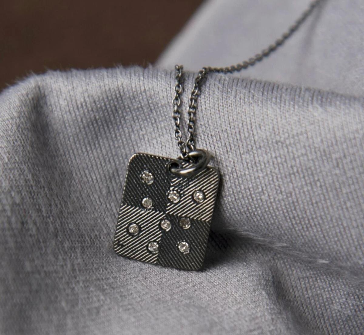 Collana con diamante naturale quadrato a doppia tonalità Ciondolo con diamante in argento 925. in vendita 5