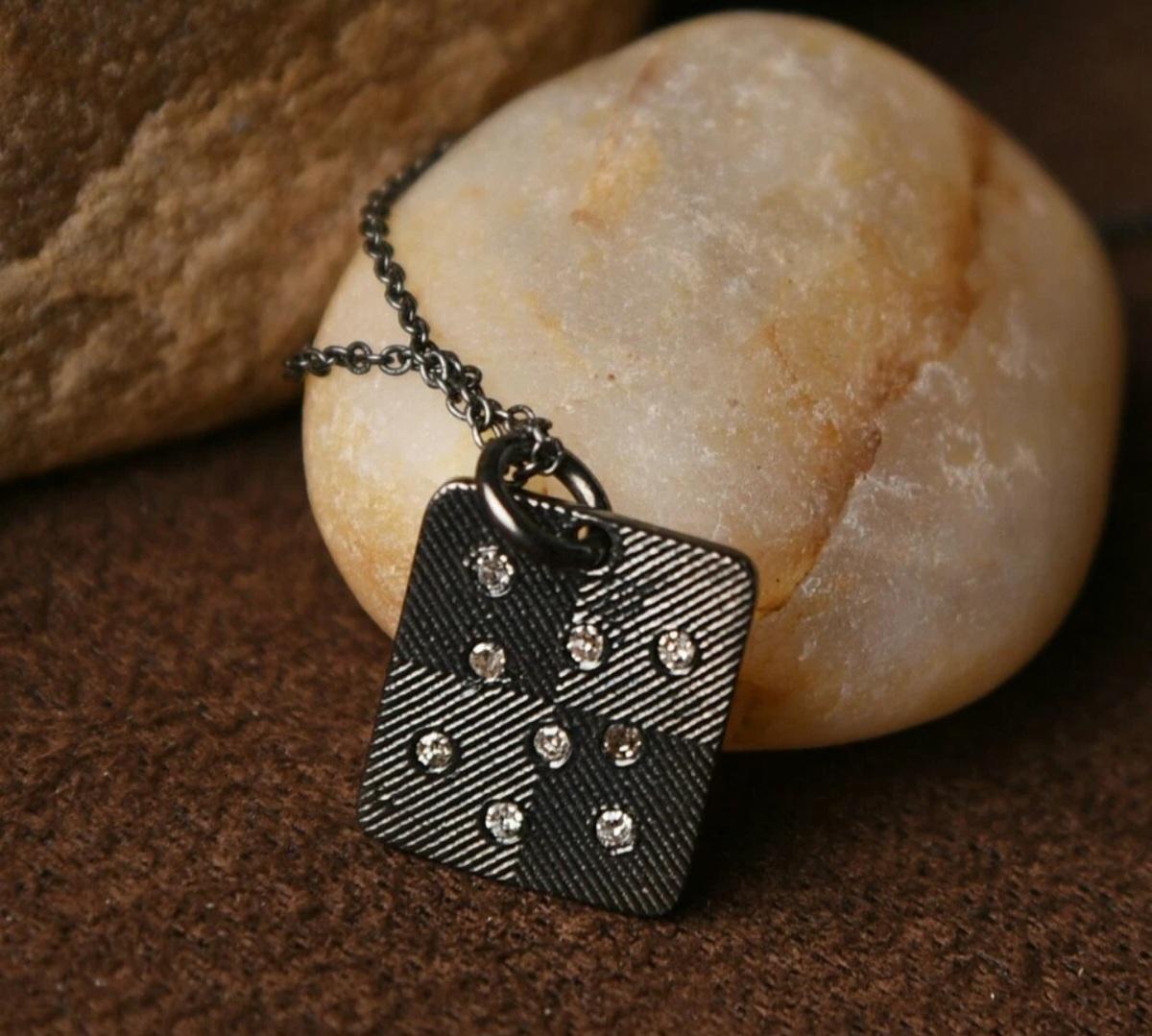 Collana con diamante naturale quadrato a doppia tonalità Ciondolo con diamante in argento 925. in vendita 3