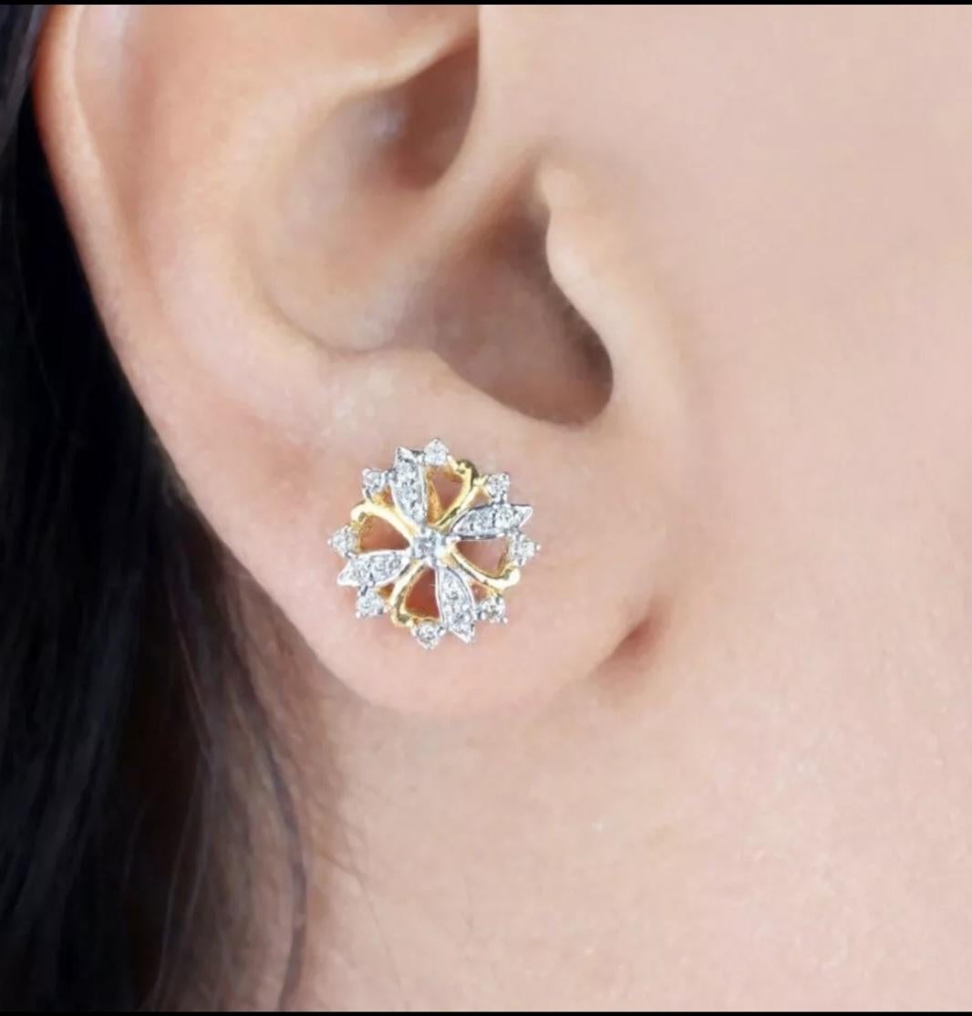 Clous d'oreilles de mariage de luxe en or jaune 14 carats et diamants naturels

Certification
BIS 14K Poinçonné, IGI
Matériau
Or blanc 14K, diamant naturel
Poids du diamant
0,35 ctw Approx.
Poids d'or
3,11 grammes environ
Pureté du