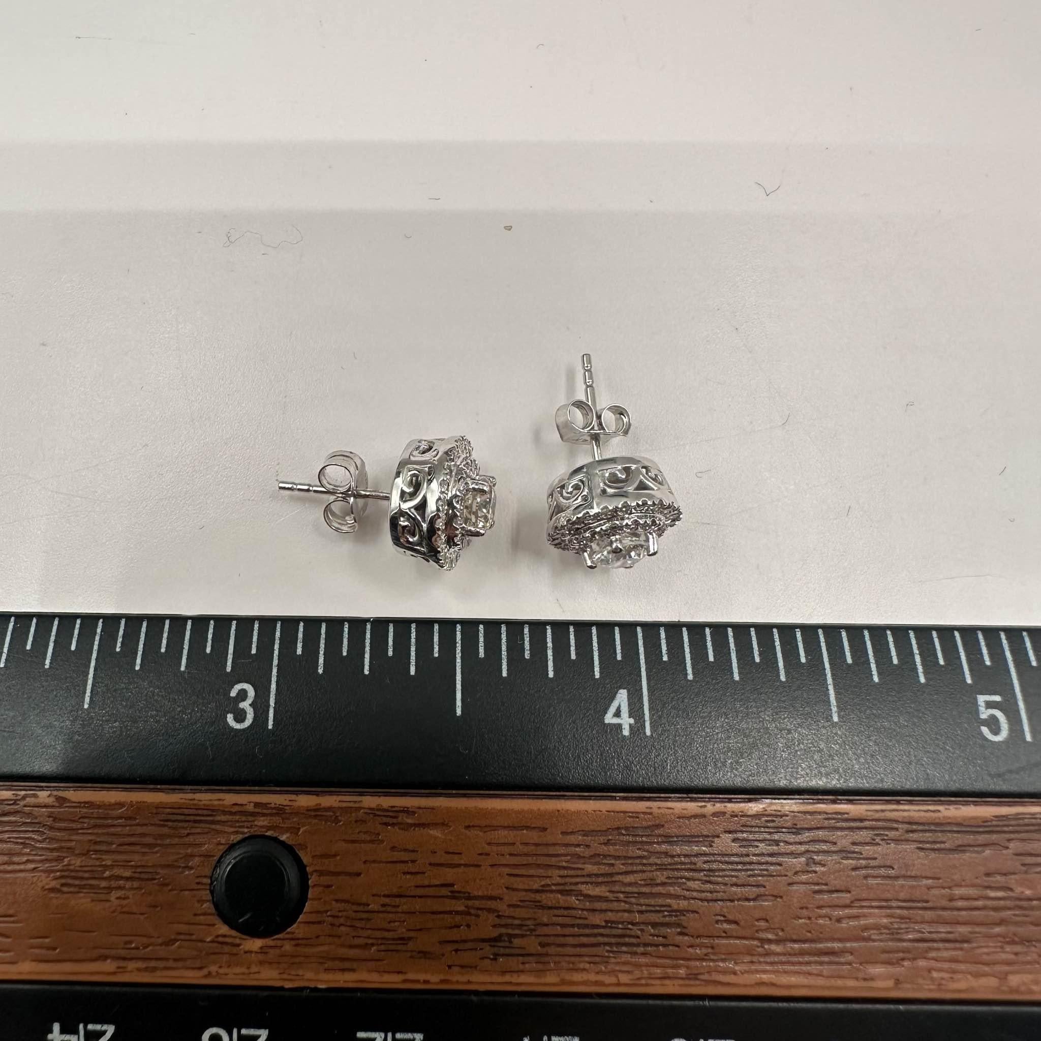 Boucles d'oreilles diamant naturel en or blanc 14kt 0.90ctw - Push Backs, New Pour femmes en vente