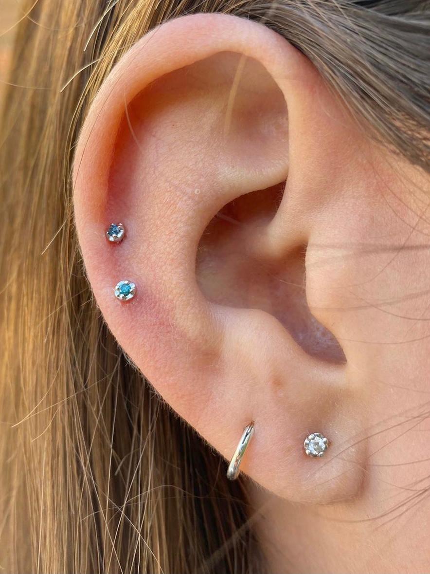 Pendientes de diamantes naturales de plata de ley 925 bañados en oro blanco de 14k Moderno en venta