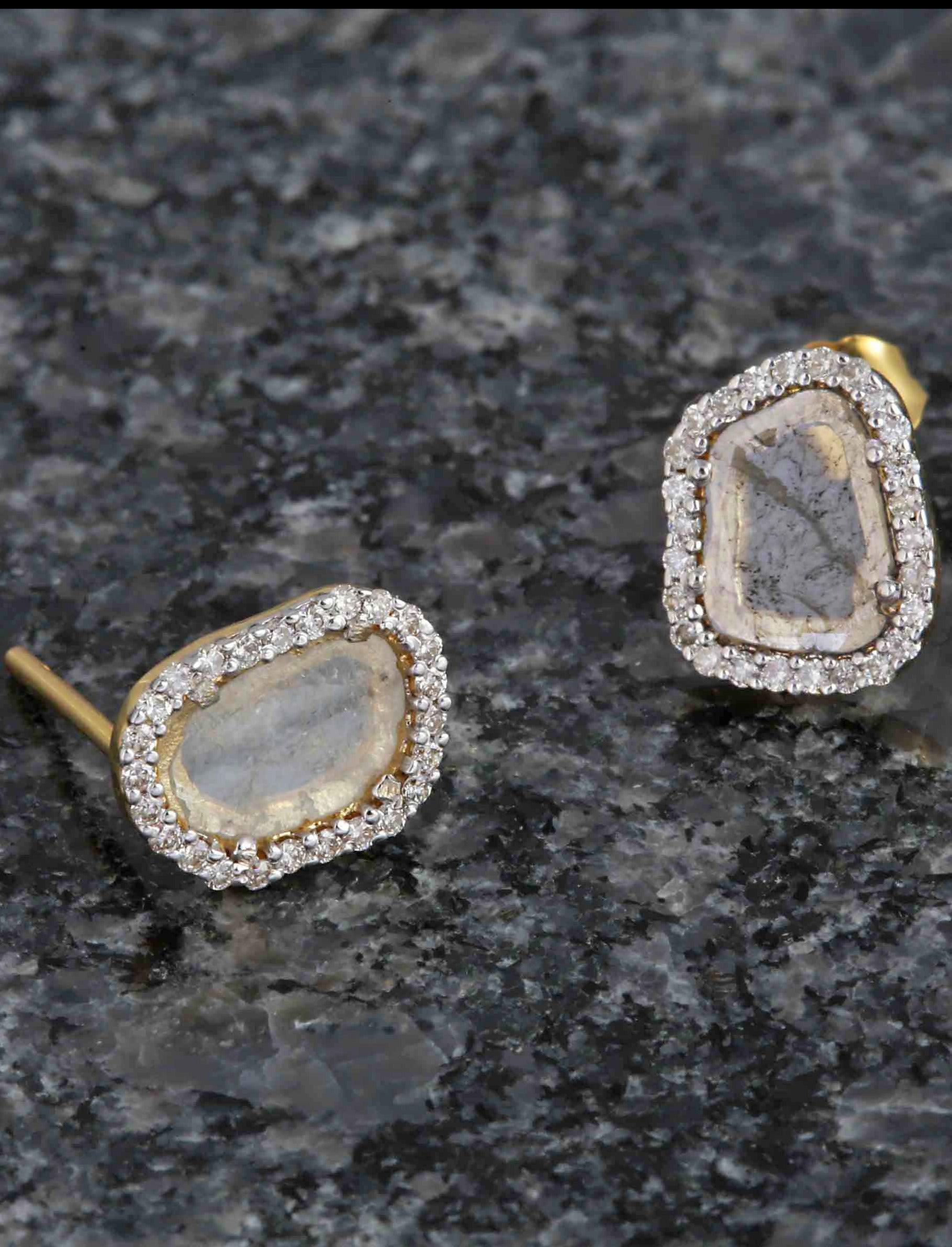 Contemporaneo Orecchini con diamanti naturali in 18 carati in vendita