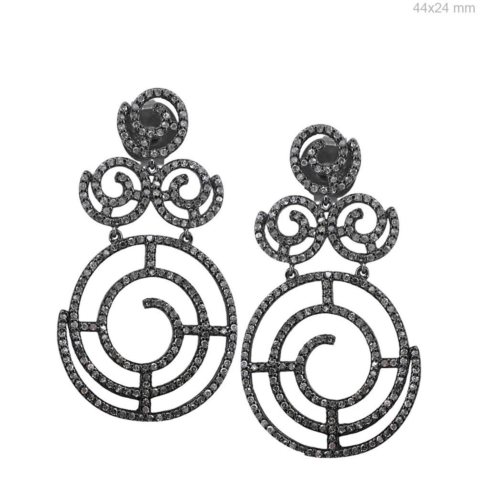 Pendientes Colgantes y de Gota de Diamante Natural Plata de Ley 925 Regalo para Ella

Materiales: Plata, Piedra
Piedra preciosa: Diamante
Localización: Lóbulo de la oreja
Cierre: A rosca
Longitud: 44 milímetros
Anchura: 24 milímetros