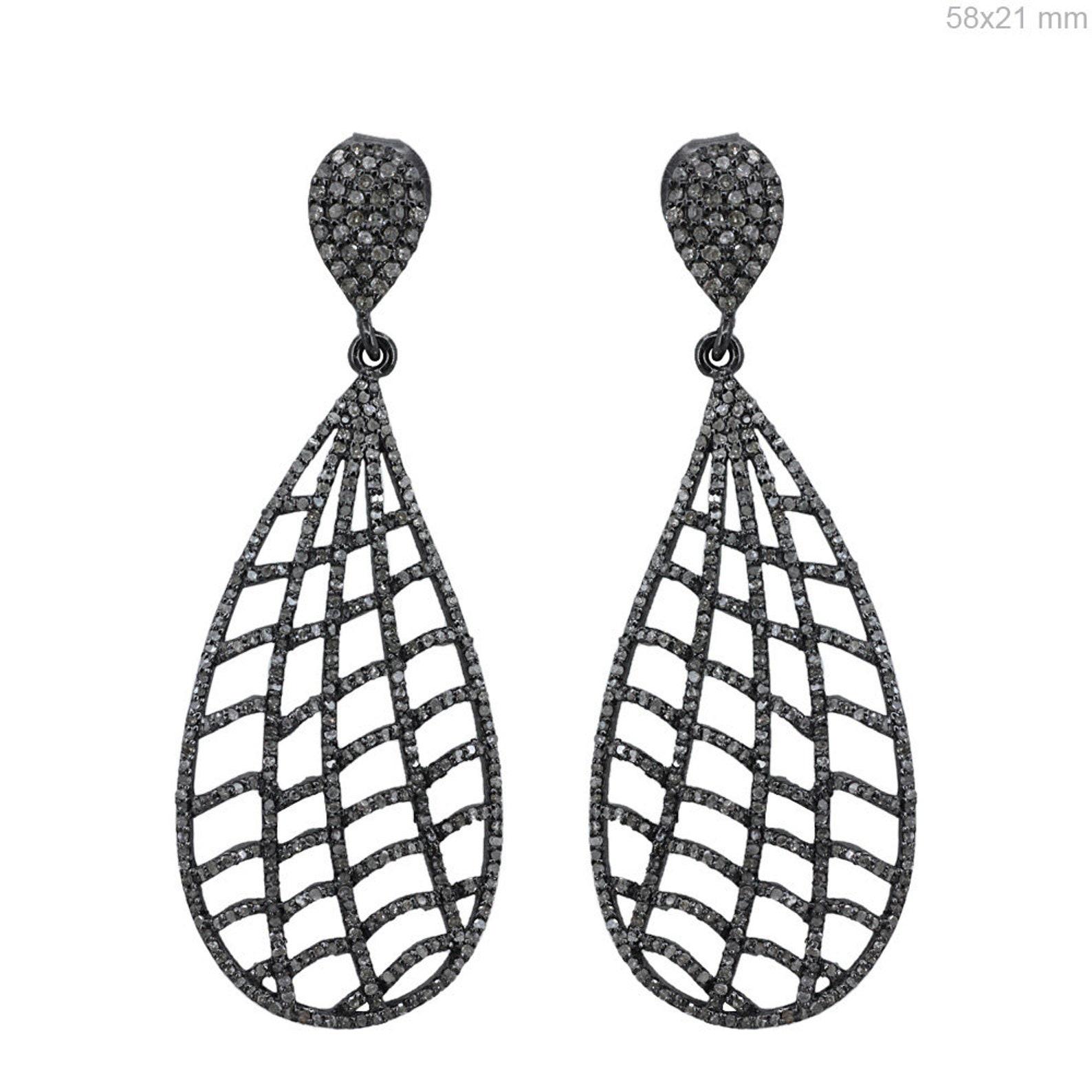 Natural Diamond Stunning Earrings 925 Sterling Silver Wedding Earrings 1 Pair.

Price listed for pair  of Earrings 

Materials: Silver, Stone
Gemstone: Diamond
Location: Earlobe
Closure: Screw back
Length: 58 Millimetres
Width: 21 Millimetres

A P P