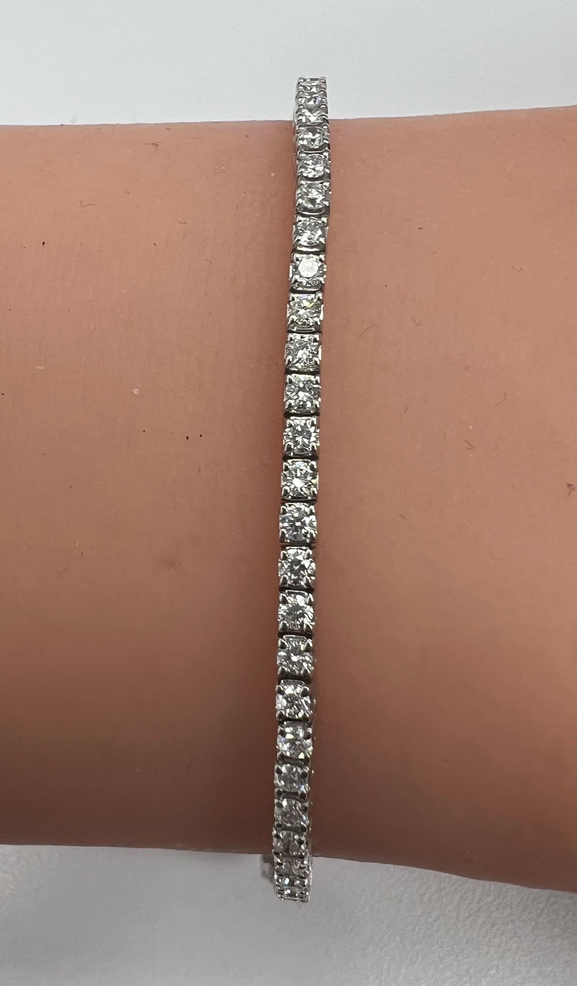 Natural Diamond Tennis Bracelet, 2ctw, 14k White Gold In New Condition For Sale In Great Neck, NY