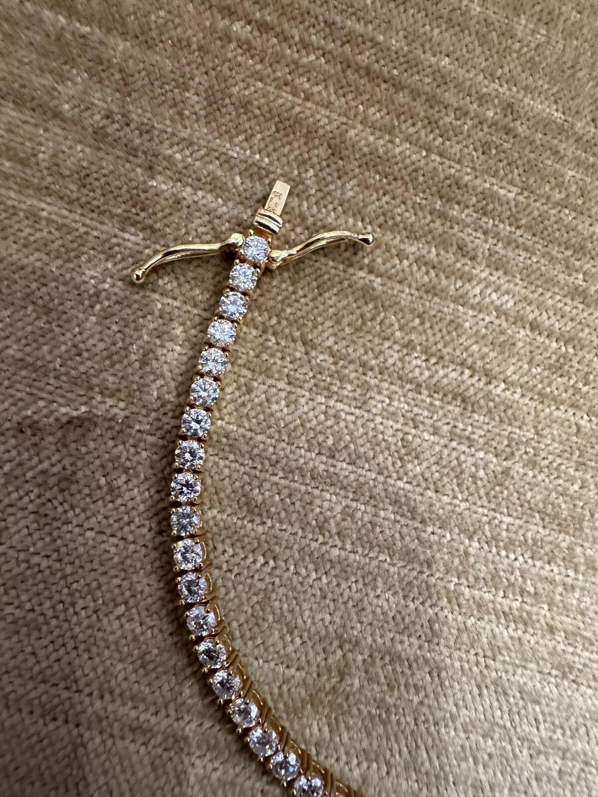 Women's Natural Diamond Tennis Bracelet 5.28 carat total 8 inch in 14k Yellow Gold For Sale