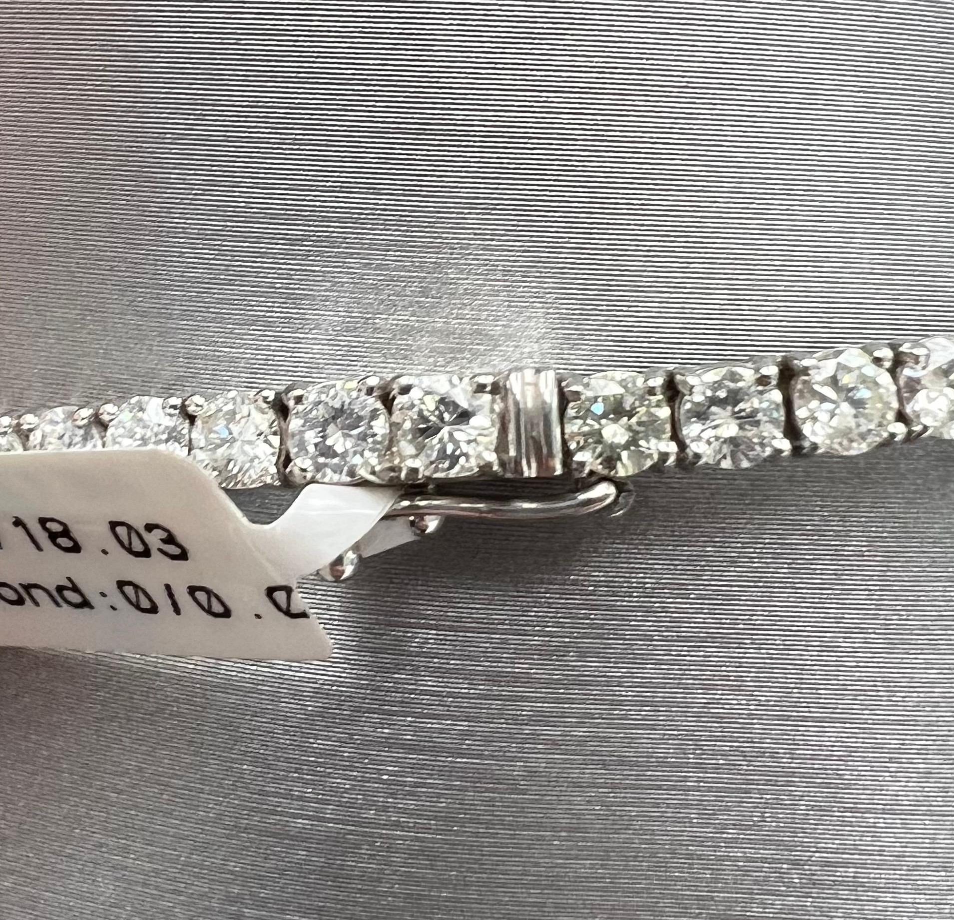 Natural Diamond Tennis Necklace in 14k White Gold, 18.03ctw, 4 prongs, 18' Inch In New Condition For Sale In Great Neck, NY