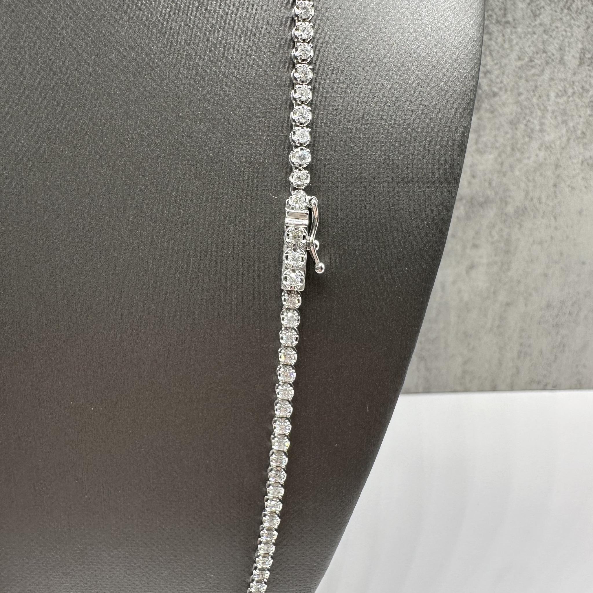 Natürliche Diamant-Tennis-Halskette in 14kt Weißgold - 3,3ctw, 18in, neu im Angebot 1