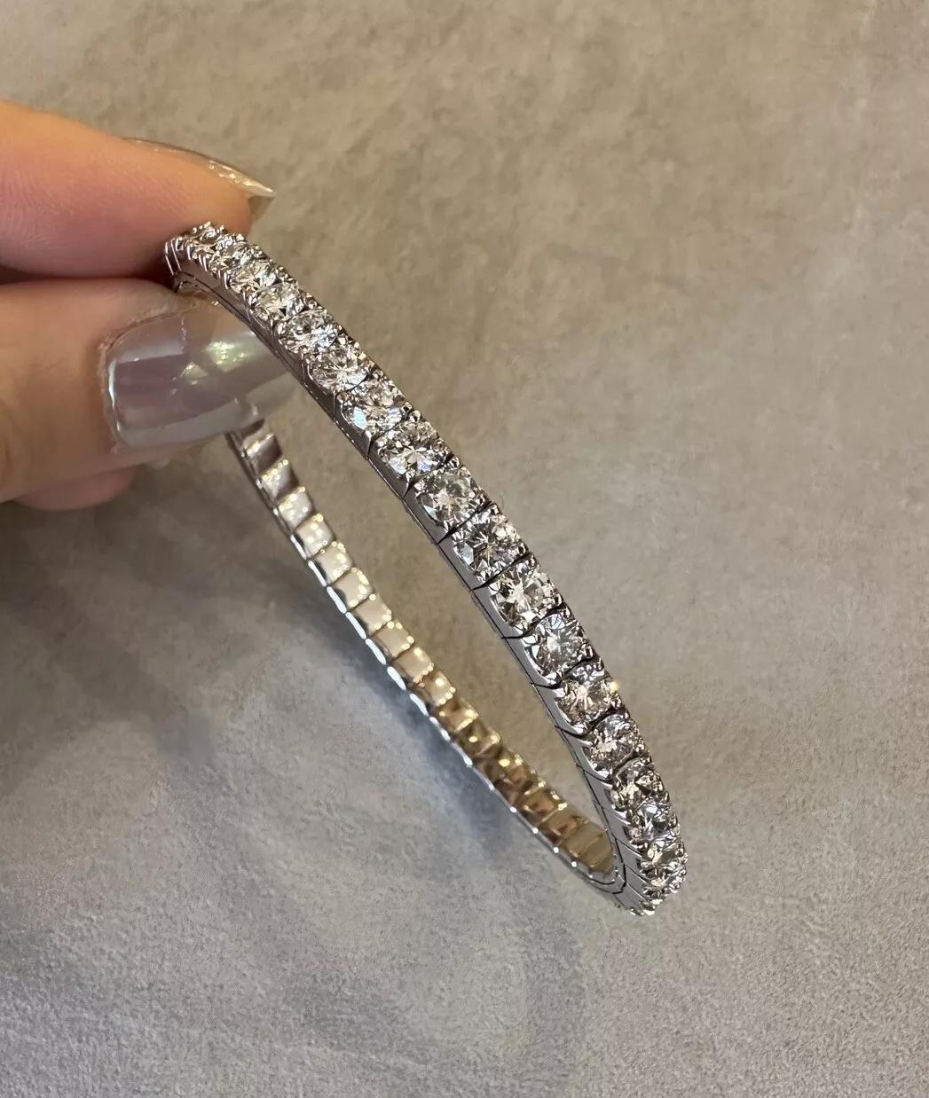 Il bracciale tennis stretch con diamanti naturali pesa 10,68 carati in oro bianco 14 carati

Il bracciale tennis stretch con diamanti presenta 48 diamanti tondi brillanti Nature per un peso totale di 10,68 carati, tutti incastonati in un bracciale