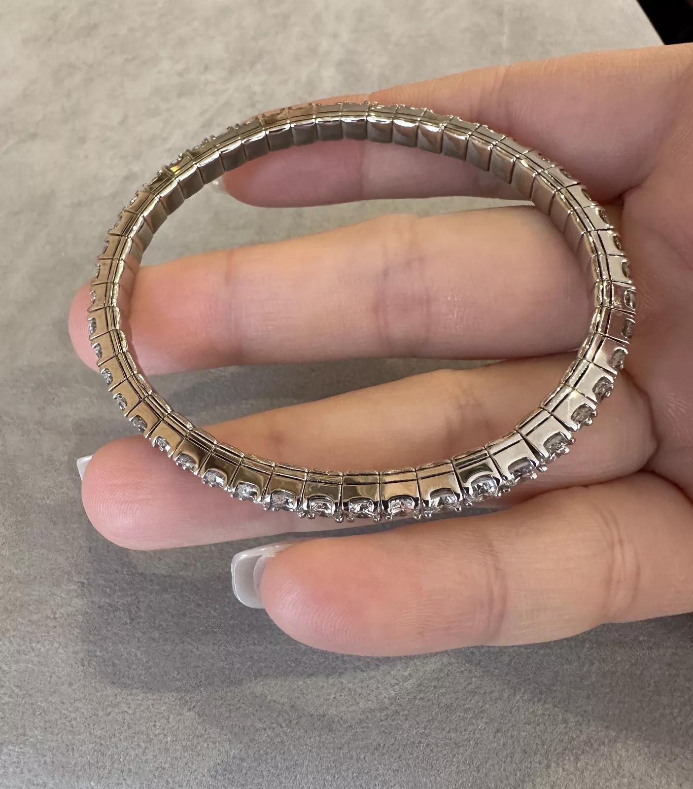 Taglio rotondo Bracciale Tennis Stretch con diamanti naturali 10,68 carati di peso totale in oro bianco 14k in vendita