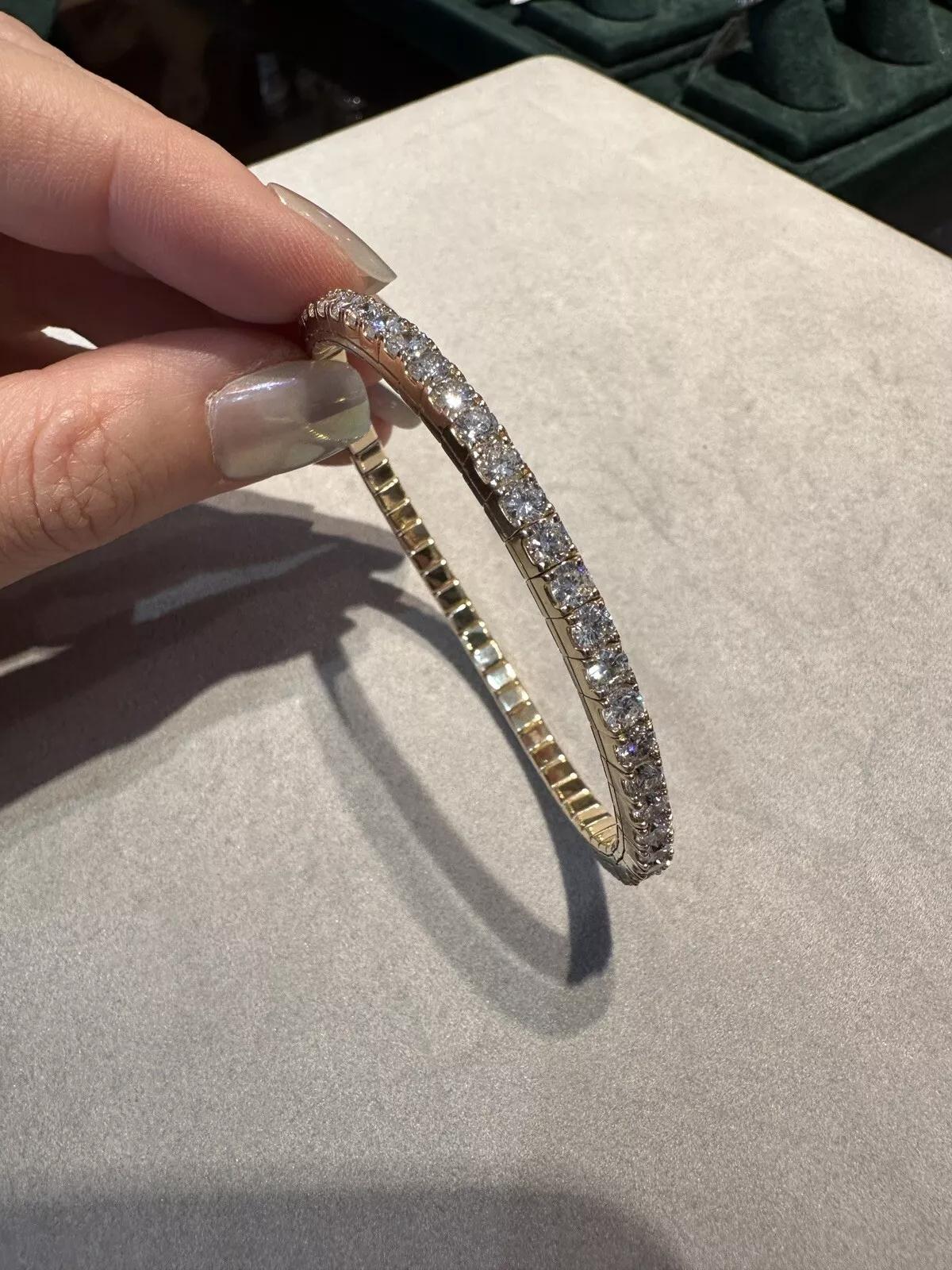Natürlicher Diamant Tennis Stretch Armband 7,72 Karat Gesamtgewicht in 14k Gelbgold 

Das Stretch-Diamantarmband besteht aus 55 natürlichen runden Brillanten, die einzeln in 14k Gelbgold gefasst sind. Das Armband ist flexibel und dehnbar und kann