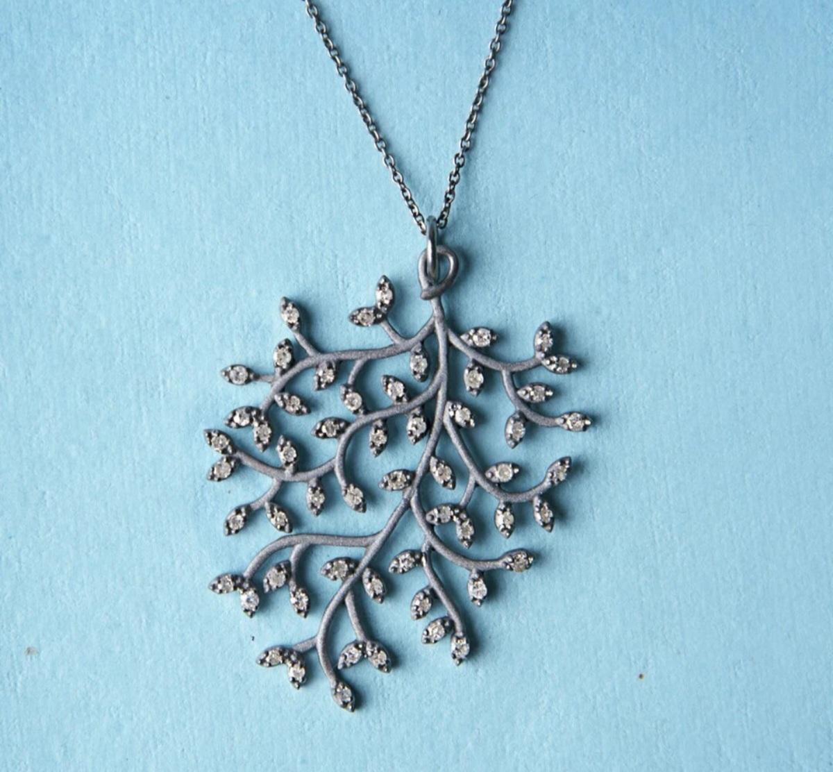 Art déco Pendentif en forme d'arbre en diamant naturel Collier en argent 925 avec feuilles Bijoux pour femmes. en vente