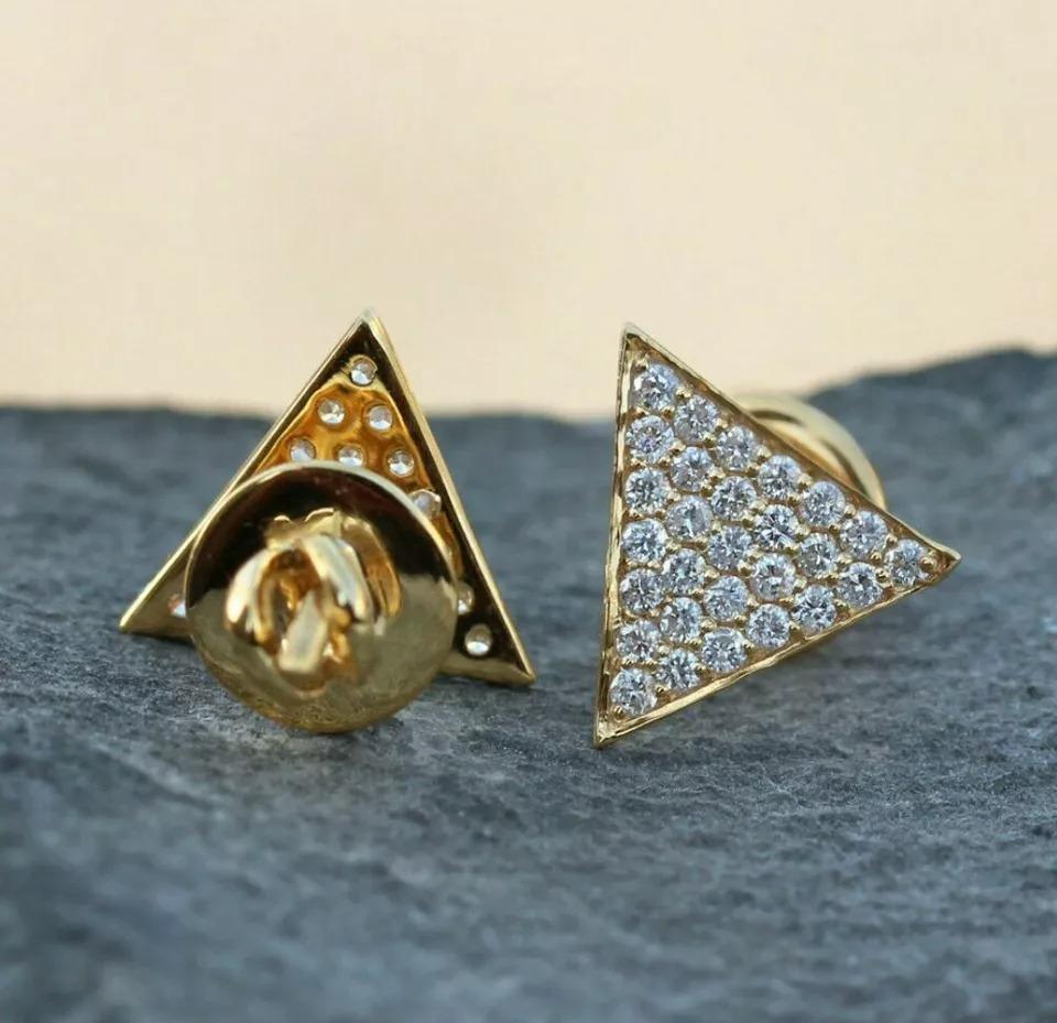 Natürlicher Diamant-Ohrstecker in Dreiecksform 14k Gold SI Reinheit G Farbe Diamant

Zusätzliche Informationen:
Grundmetall: Gelbgold, 14k
Hauptstein: Diamant
Form des Hauptsteins: Rund
Wichtigste Steinkreation: Natürliche
Hauptsteinbehandlung: