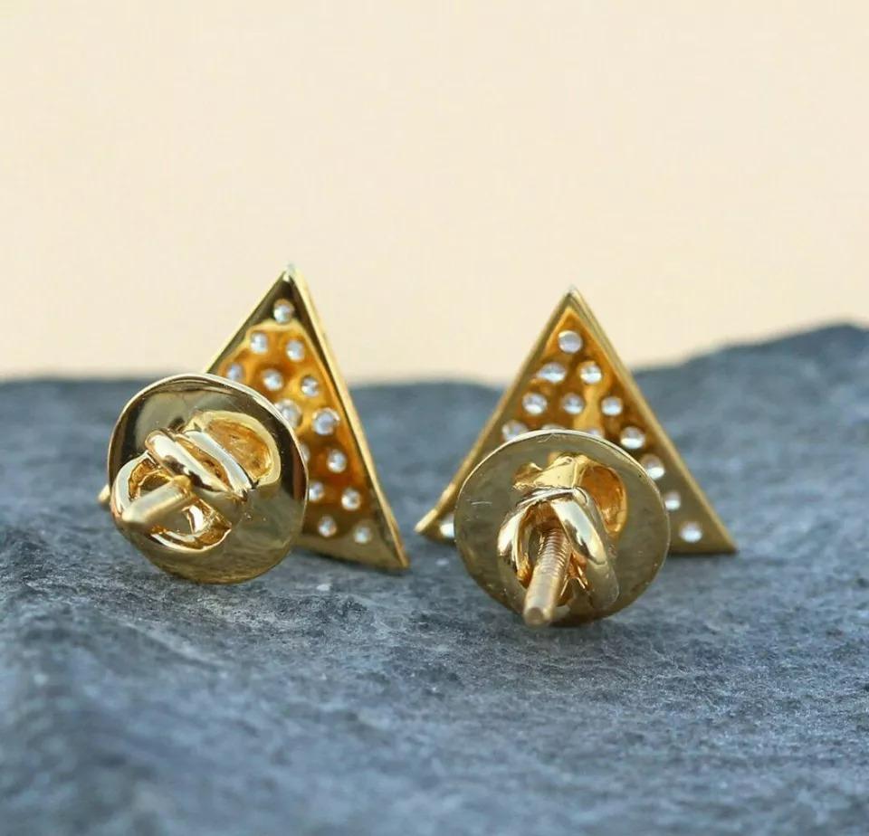 Natürlicher Diamant-Ohrstecker in Dreiecksform 14k Gold SI Reinheit G Farbe Diamant (Rundschliff) im Angebot