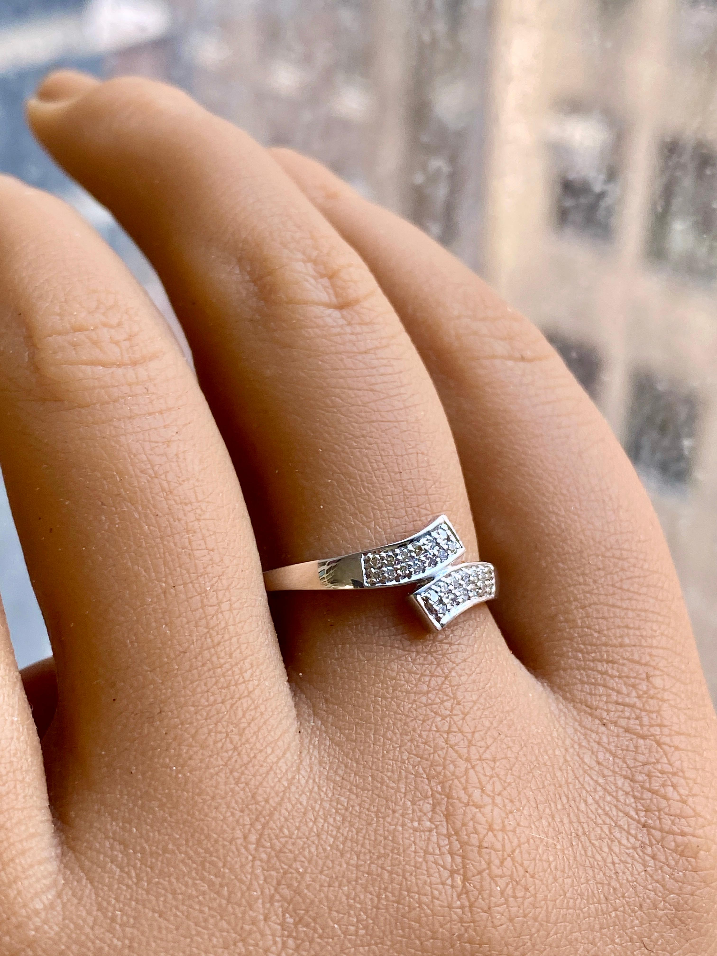 Natürlicher Diamant-Twist-Ring, Diamant-Statement-Ring, minimalistischer Diamantring 14k  (Moderne) im Angebot