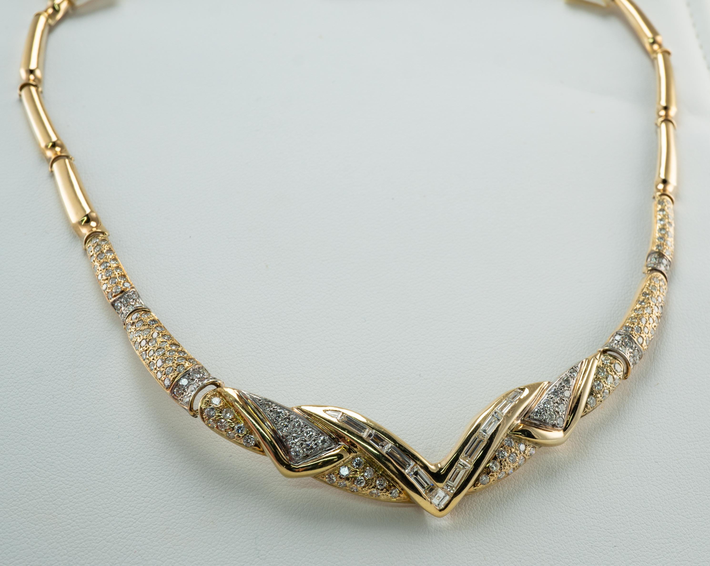 Natürlicher Diamant V Chevron Halskette 14K Gold 4,38 cttw Baguettes rund Italien Herren im Angebot