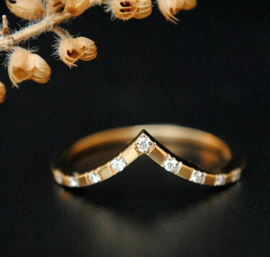 Nature Diamond V Shape Ring 14k Gold Bridal Dainty Wedding Band Birthday Gift
Léger, il peut être porté tous les jours

Informations complémentaires :
Condit : Nouveau sans étiquette : Un article neuf, non utilisé et non porté (y compris les