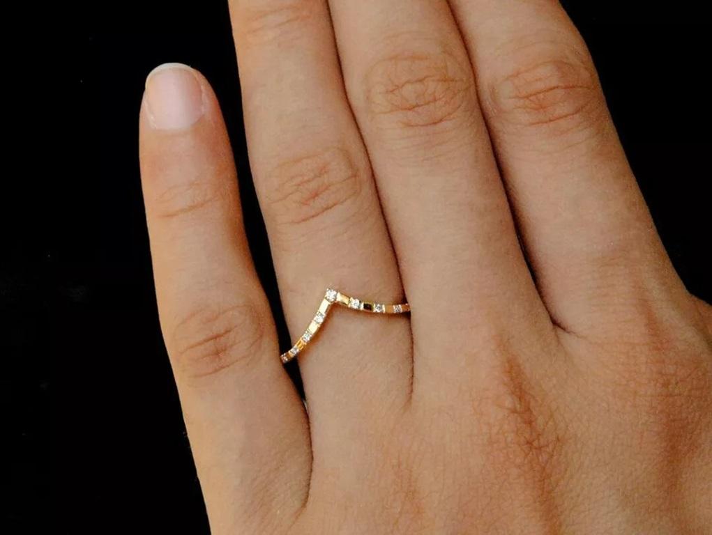 Anneau de mariage en or 14k avec diamant naturel en forme de V Neuf - En vente à Chicago, IL