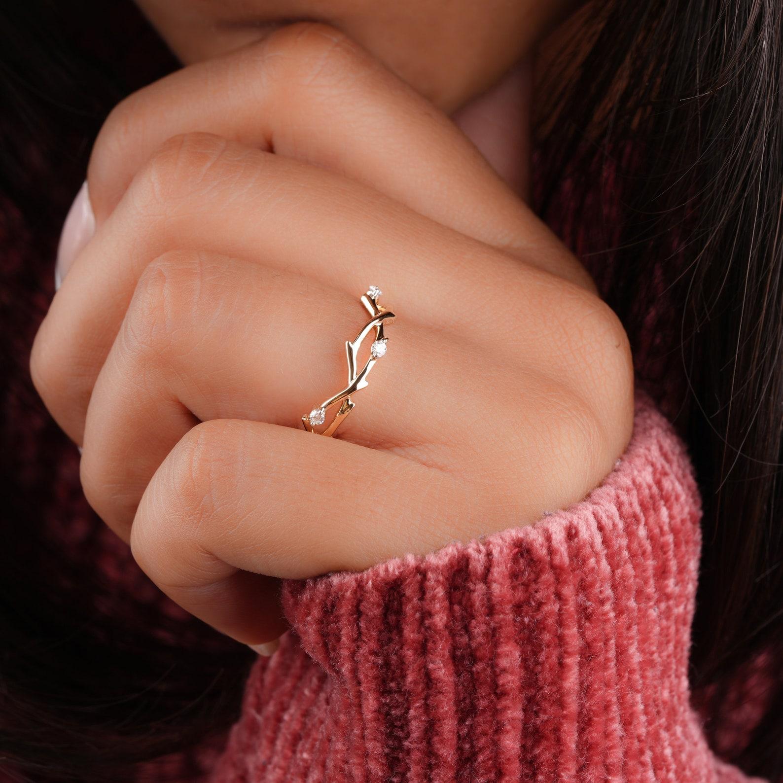 Round Cut Natural Diamond Wedding Band 14k Gold Minimalist Twig Engagement Ring For Women. For Sale