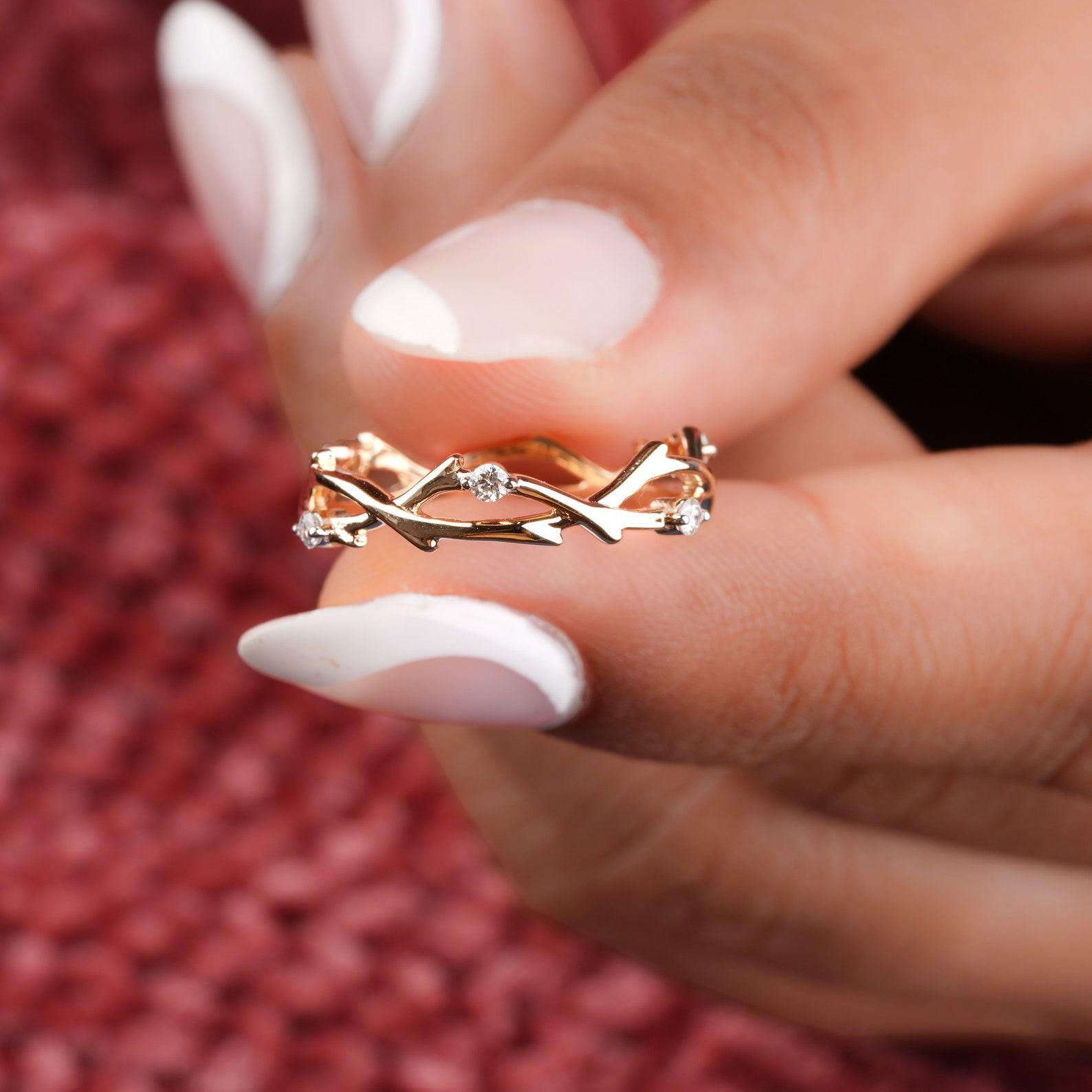 Natural Diamond Wedding Band 14k Gold Minimalist Twig Engagement Ring For Women. In New Condition For Sale In Chicago, IL