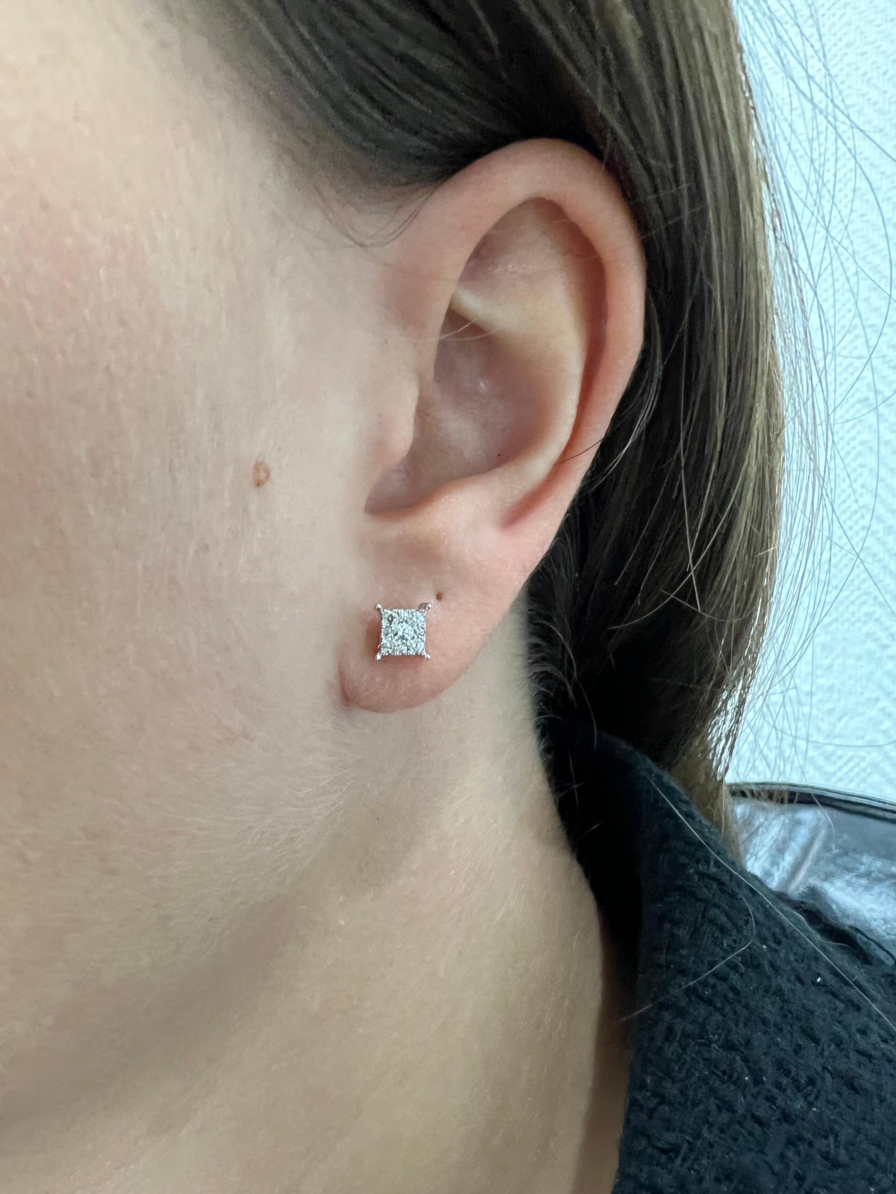 Orecchini con diamanti naturali da 0,22 carati in oro bianco 18 KT in vendita 2