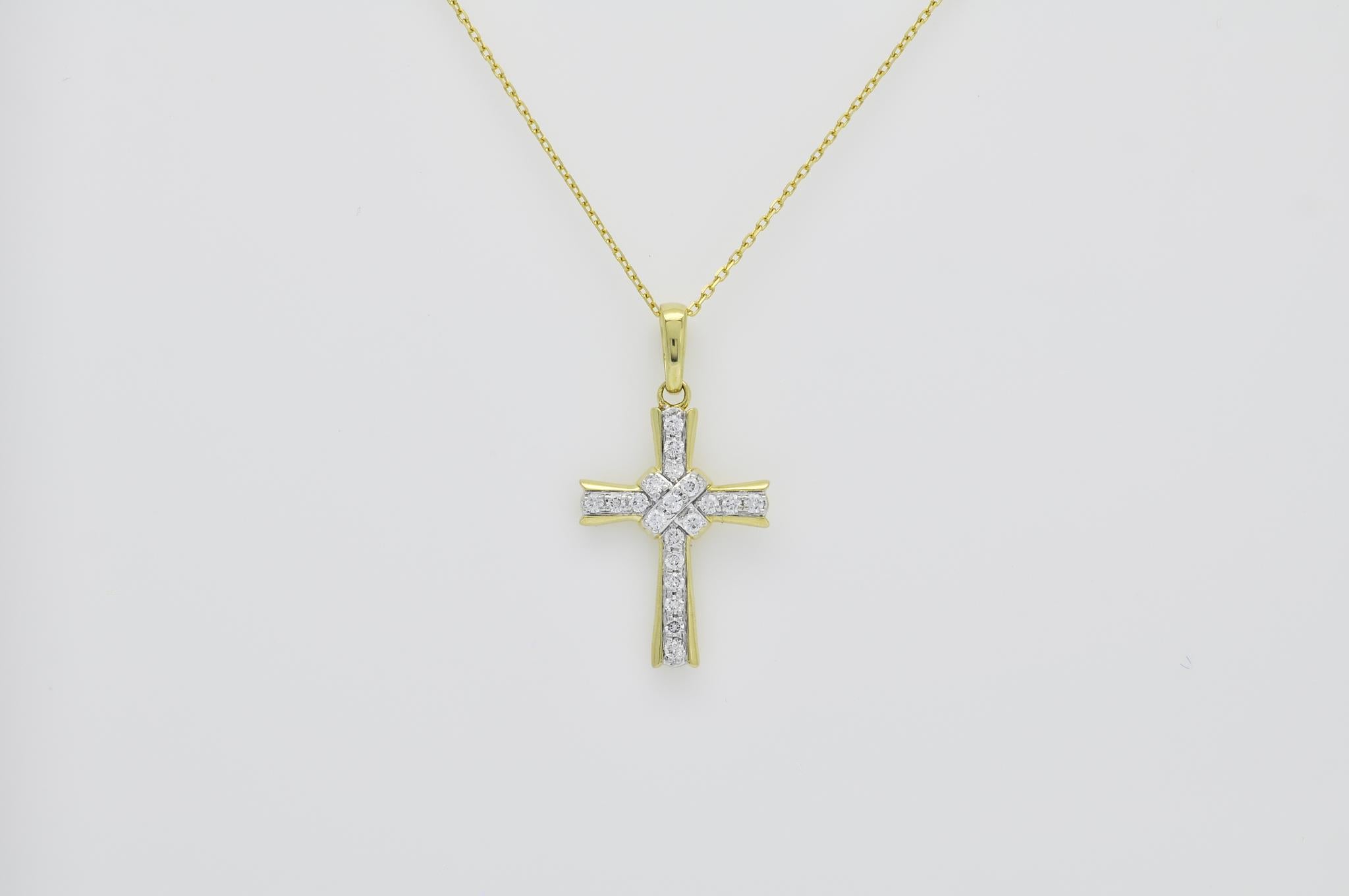 Collier pendentif croix en or jaune 18 carats avec diamants naturels de 0,25 carat en vente 2