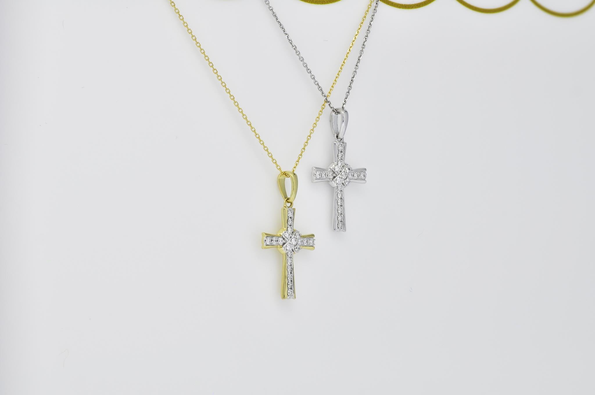 Halskette mit Kreuzkette-Anhänger, natürliche Diamanten 0,25 Karat 18k Weißgold im Angebot 1